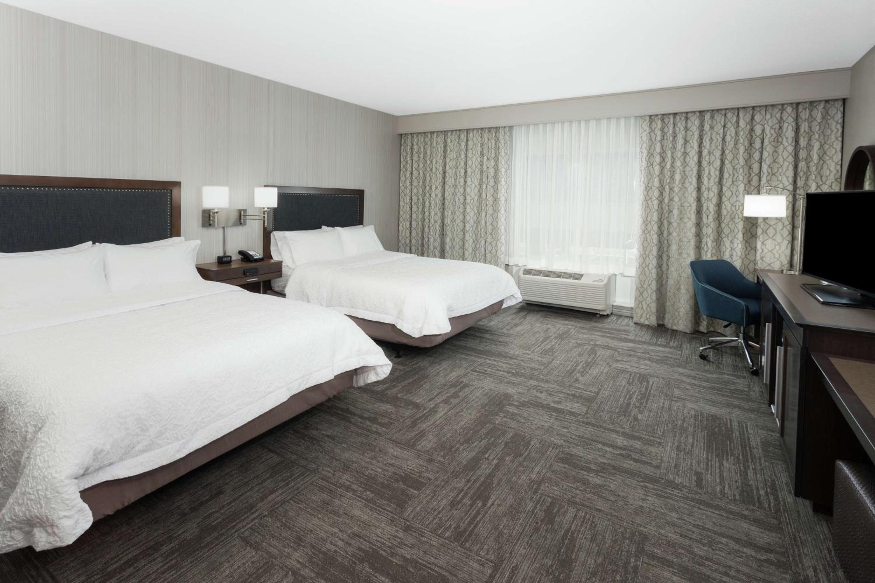 Queen Room with Two Queen Beds (4 Adults) photo 2
