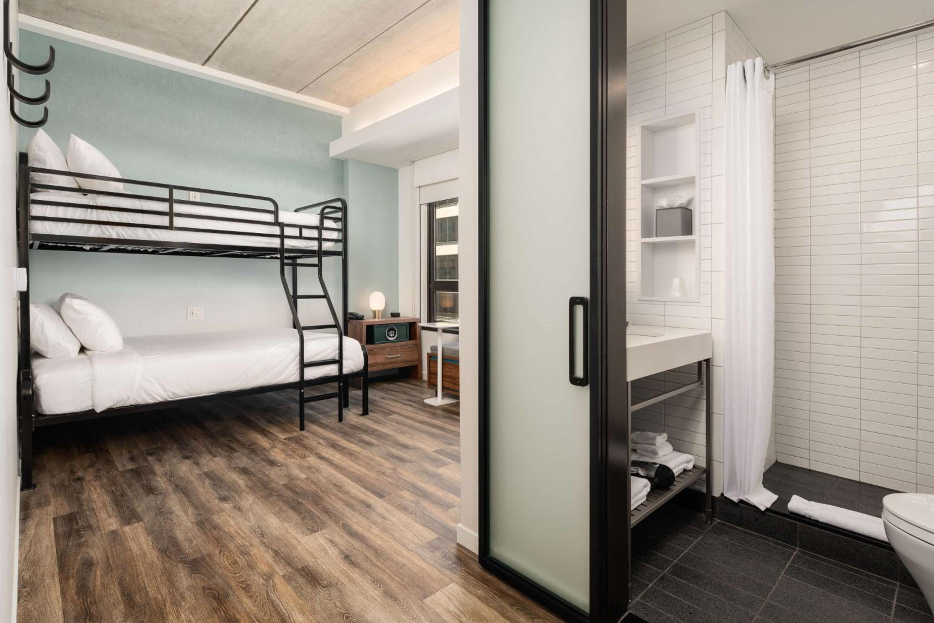 1 Twin 1 Double Bunk Beds - Photo 2