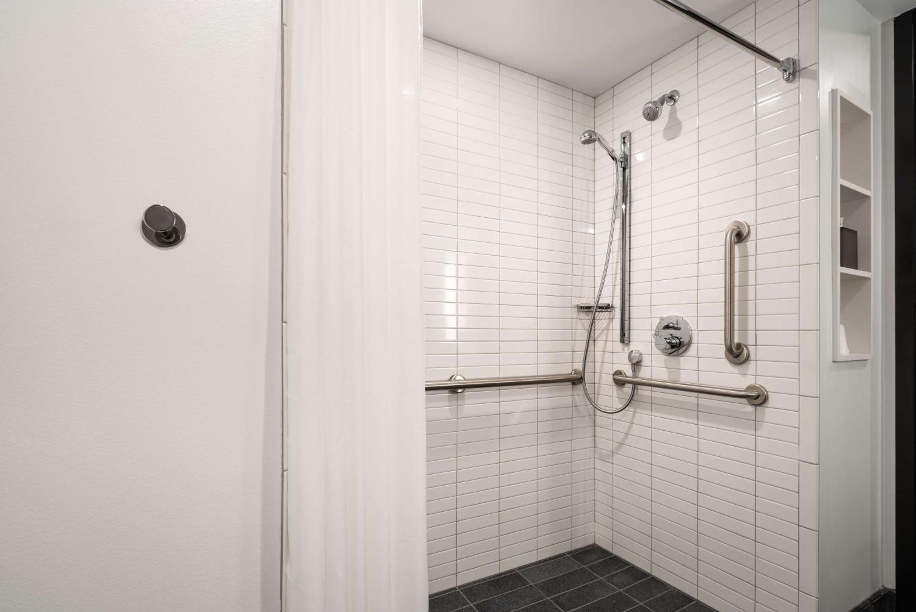 Queen Studio with Roll-In Shower - Mobility Accessible - Photo 5