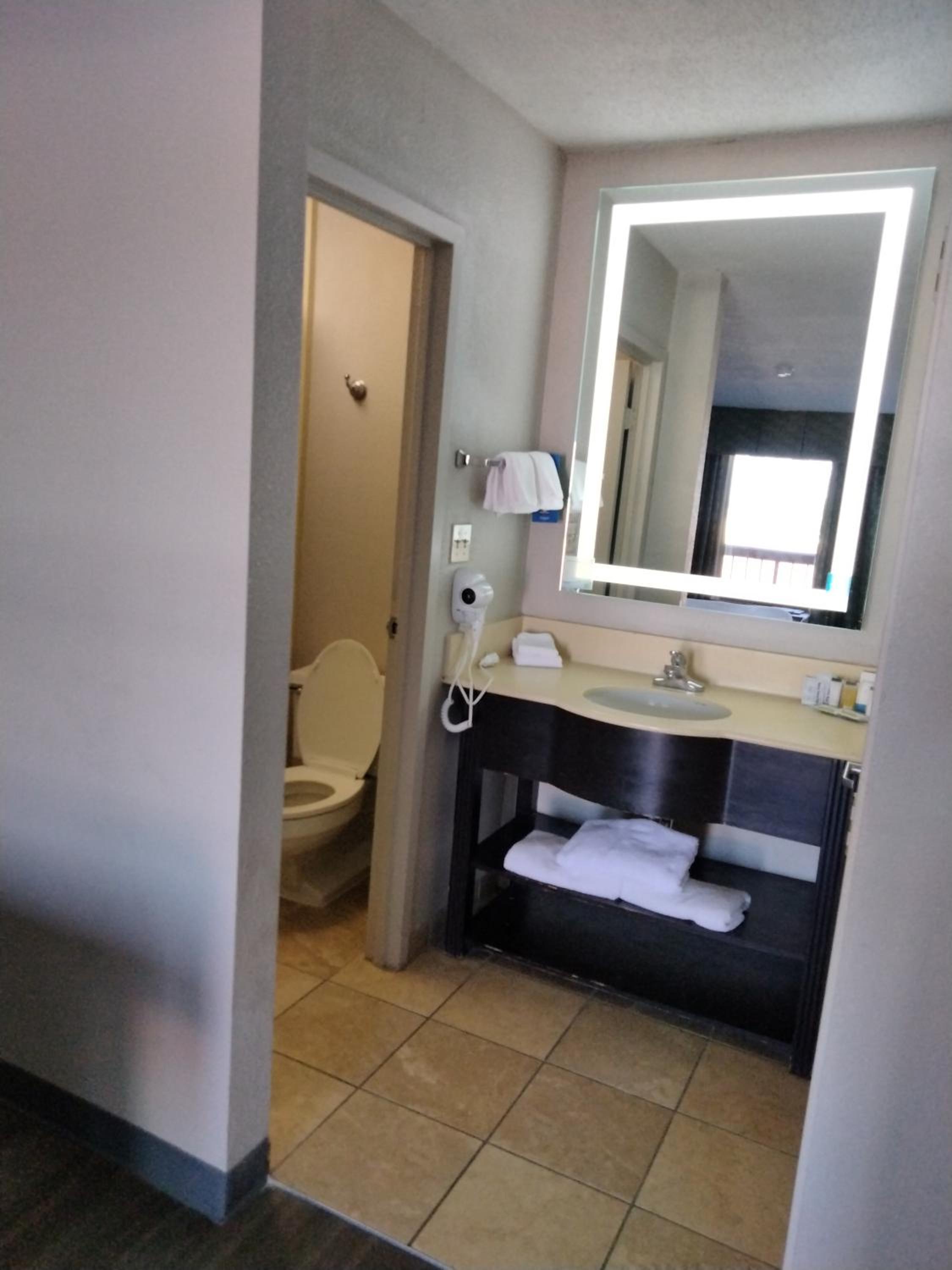 Double Room with Two Double Beds - Non-Smoking - Photo 2