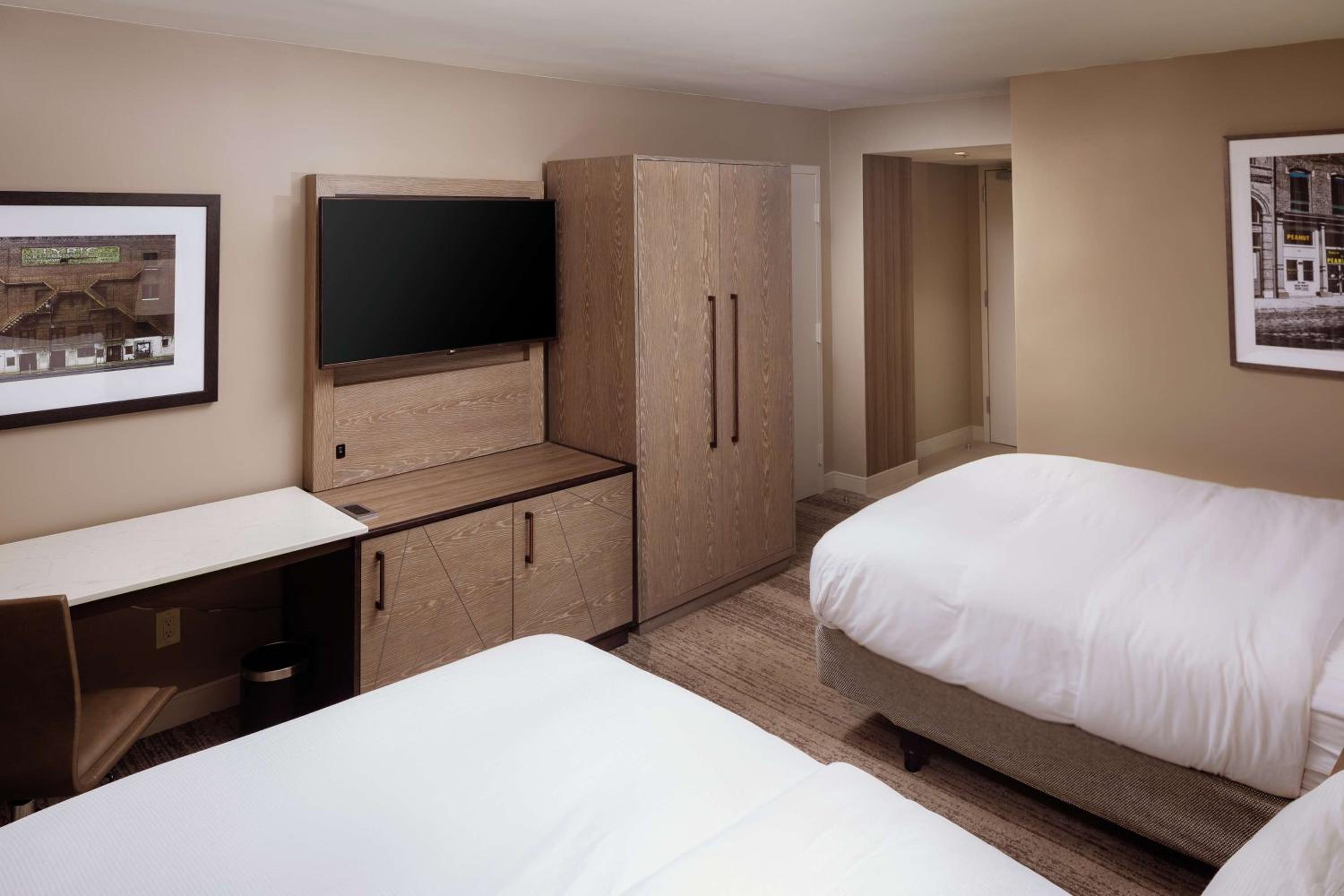 Queen Room with Two Queen Beds and Roll-In Shower - Mobility Access - Photo 2
