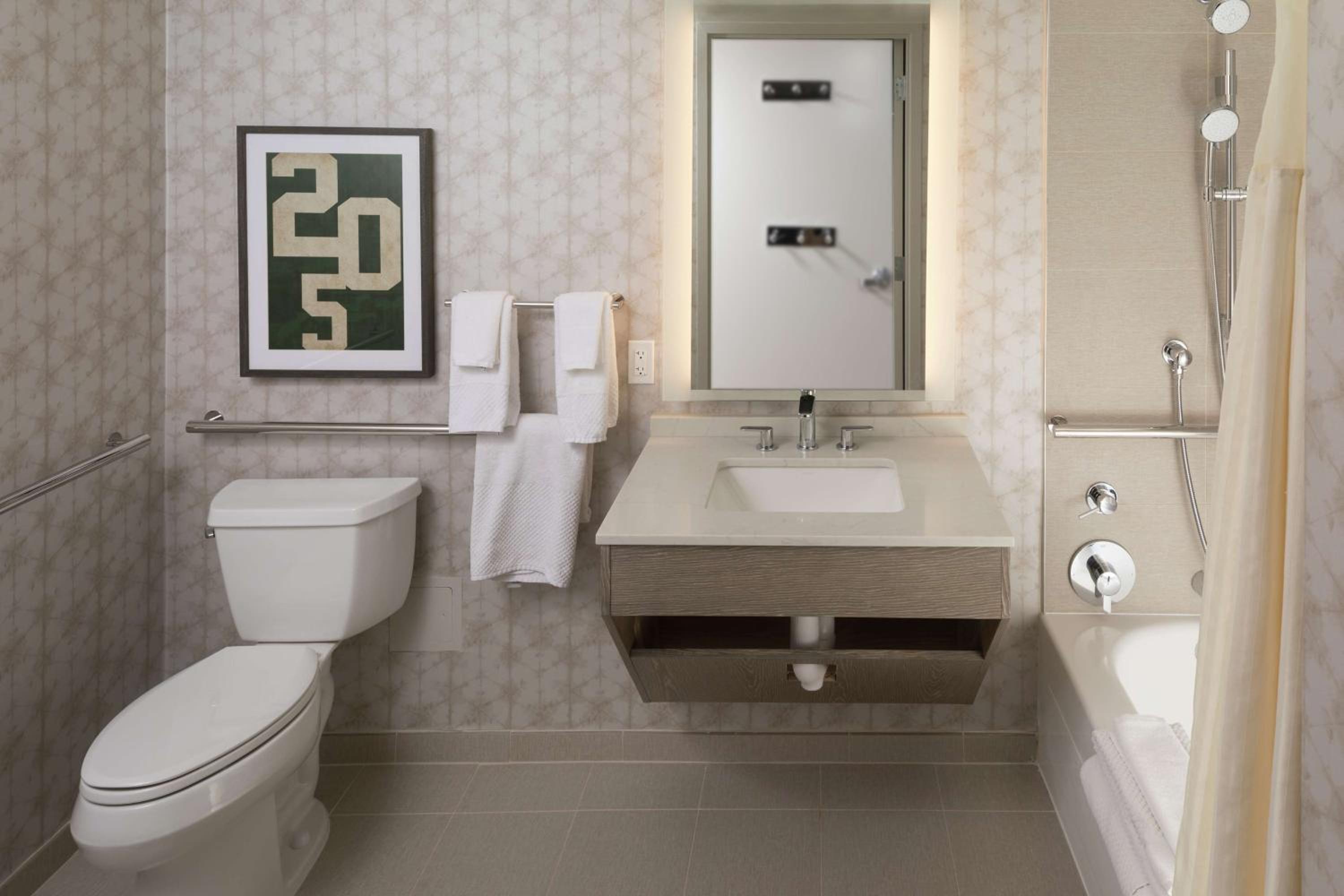 King Room - Hearing Access - Photo 4