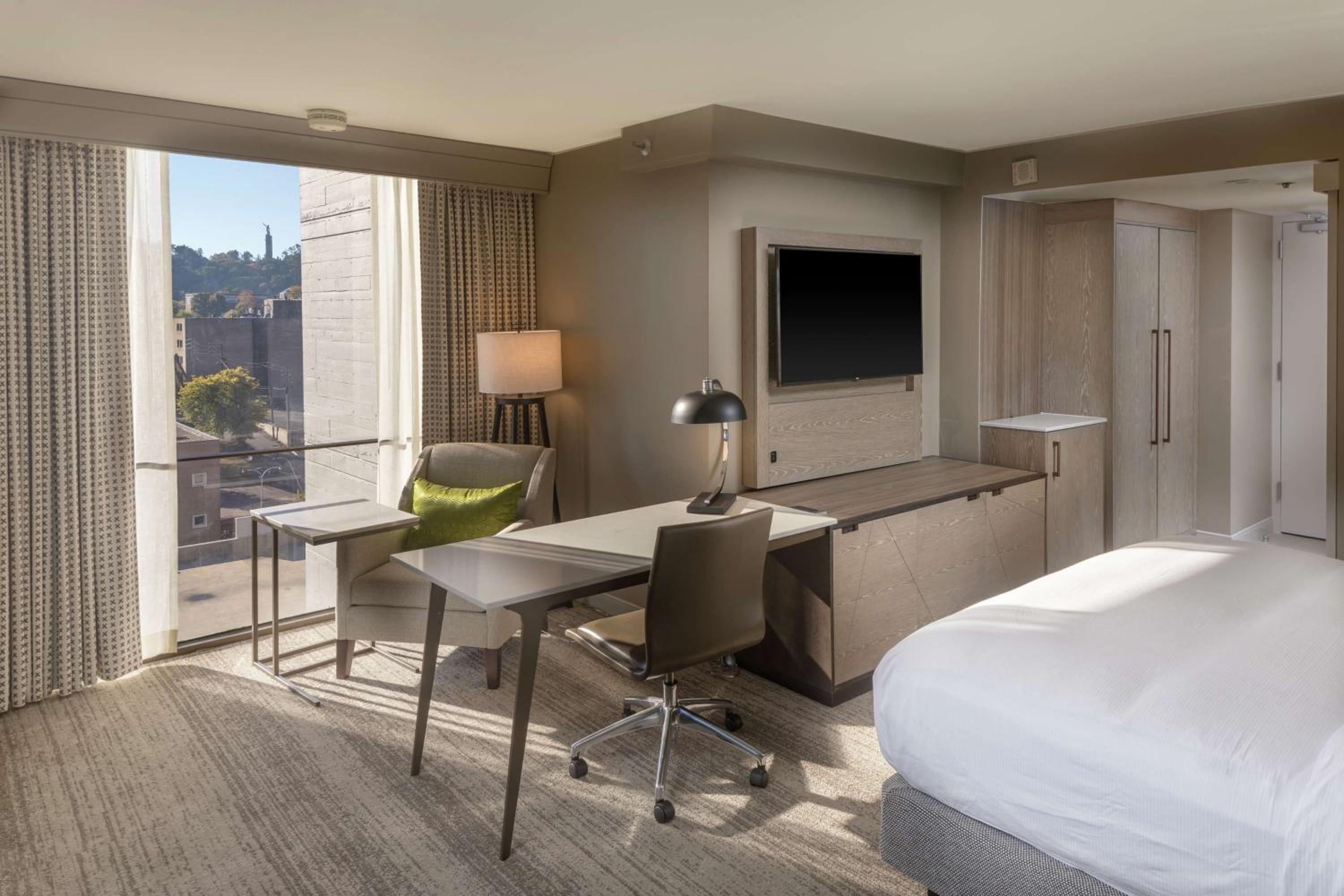 Corner King Room - High Floor - Photo 4