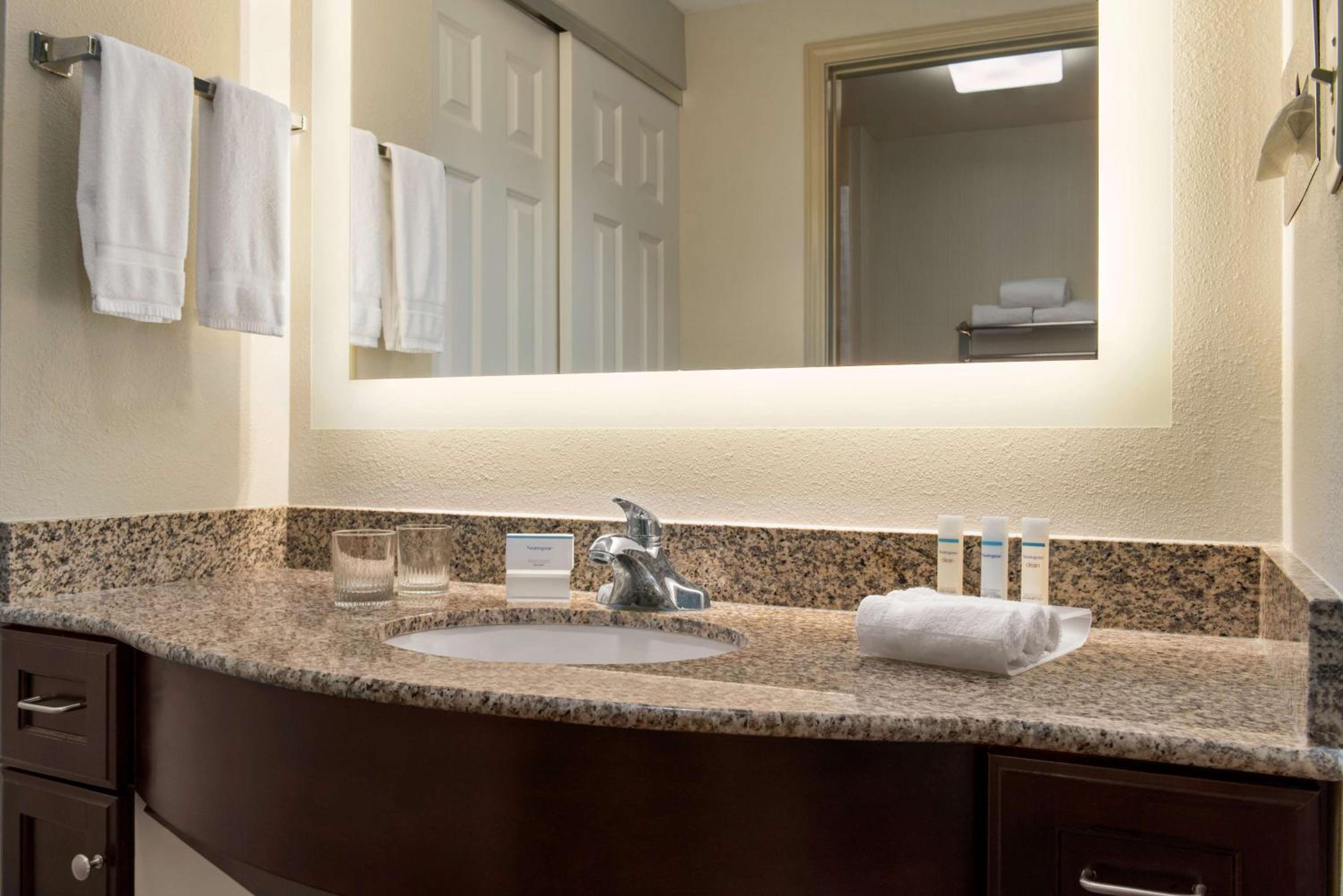 One-Bedroom King Suite - Non-Smoking - Photo 2