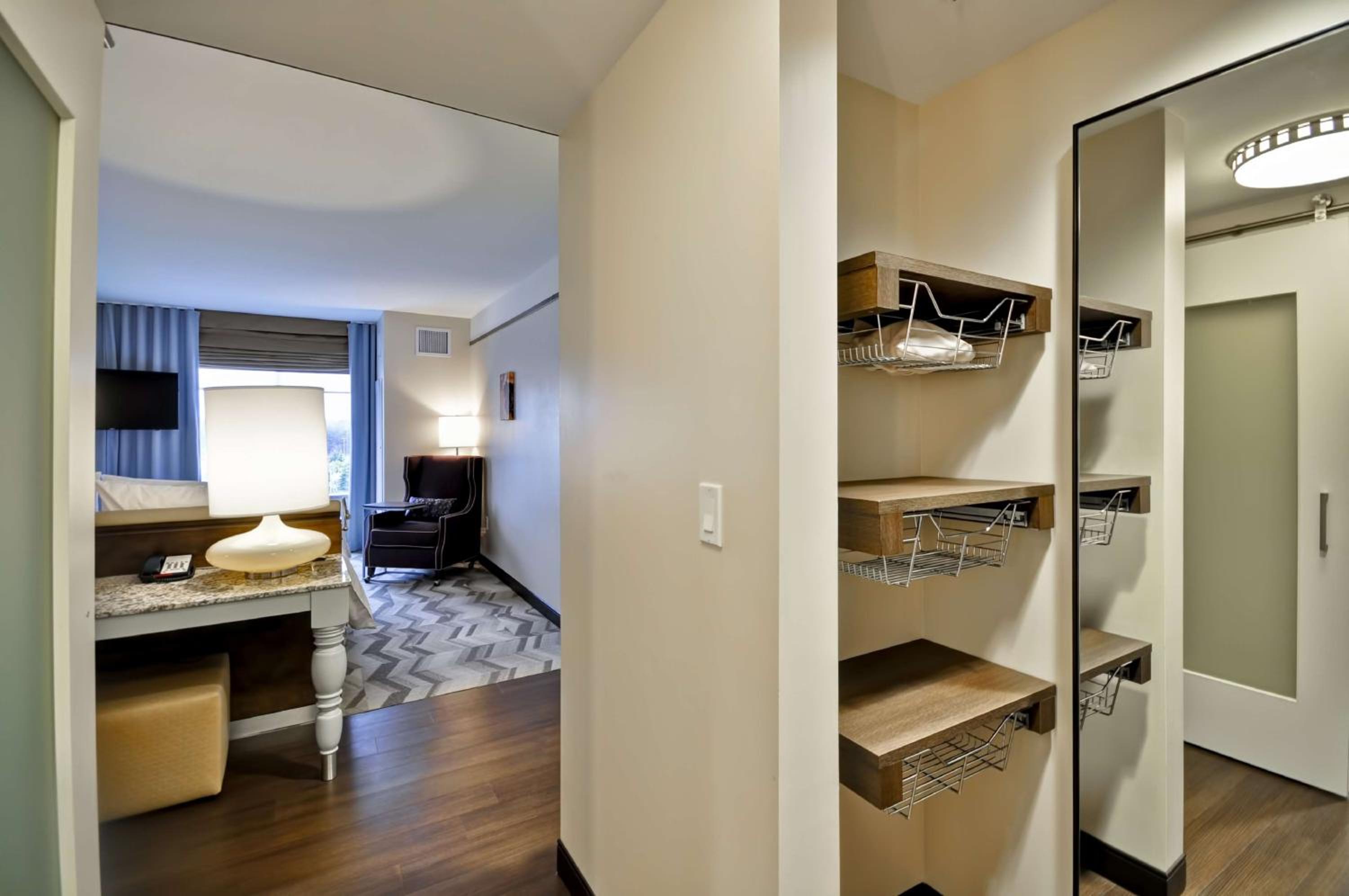 Premium King Room photo 2