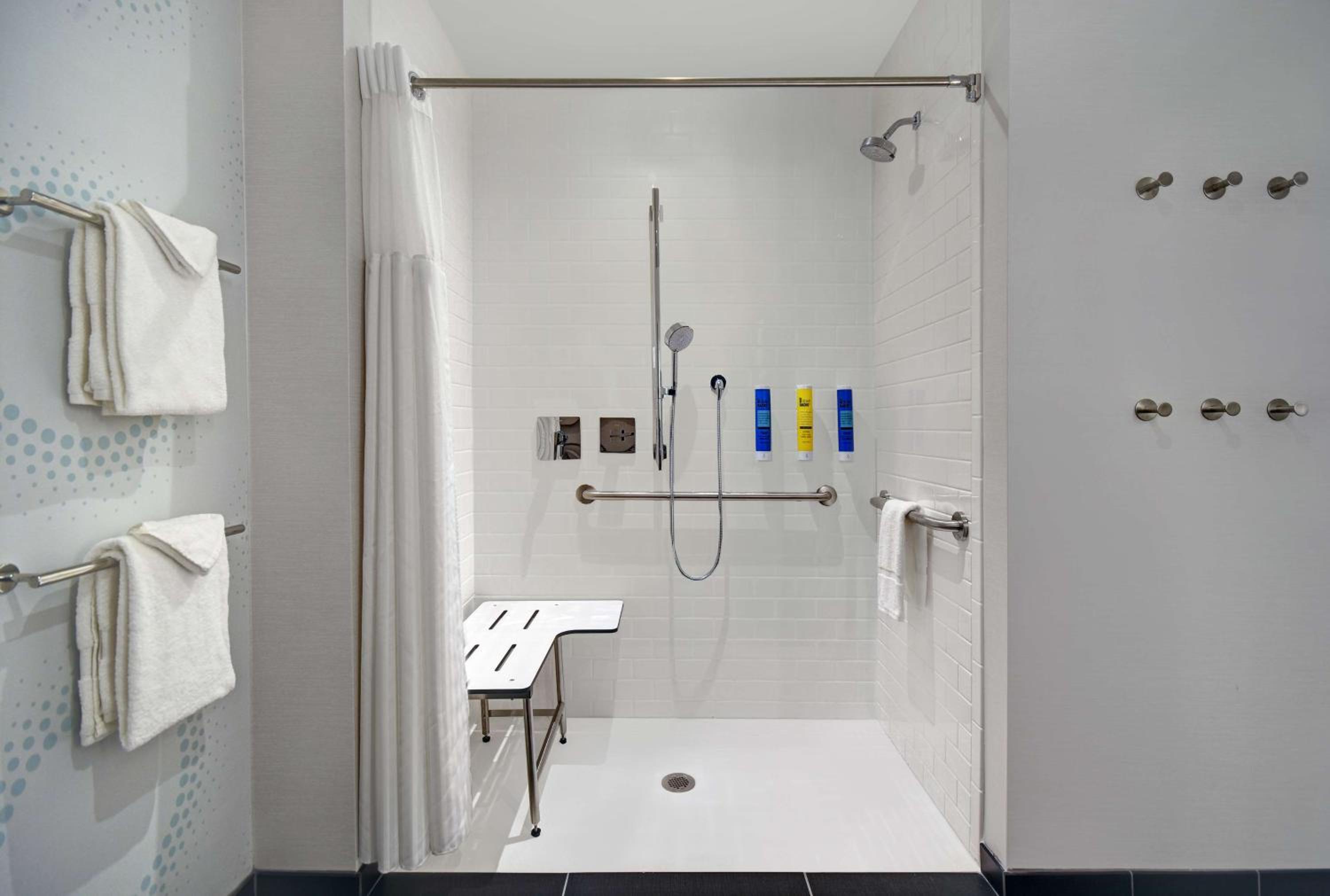 King Room - Hearing Access - Photo 3