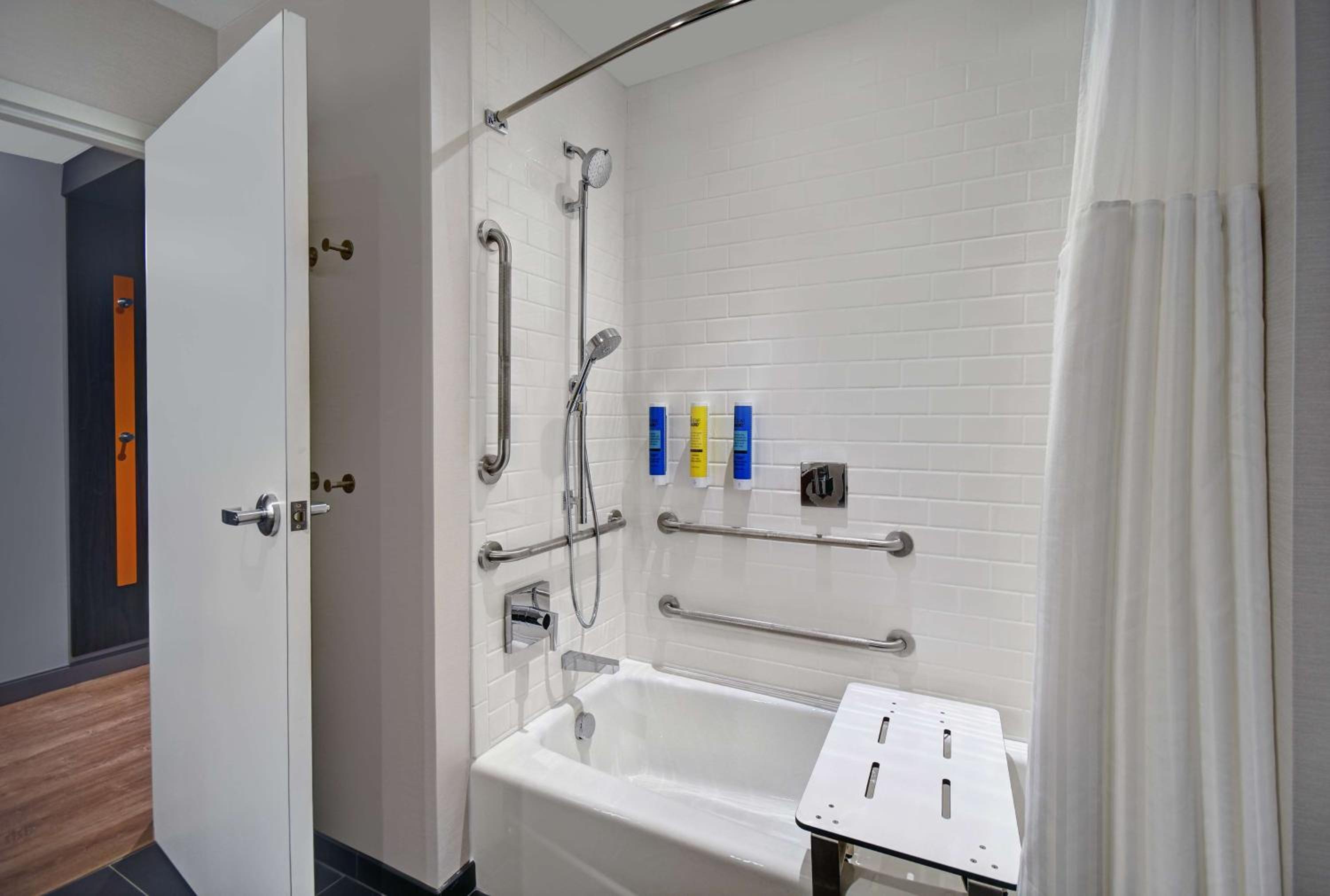 King Room - Hearing Access - Photo 5