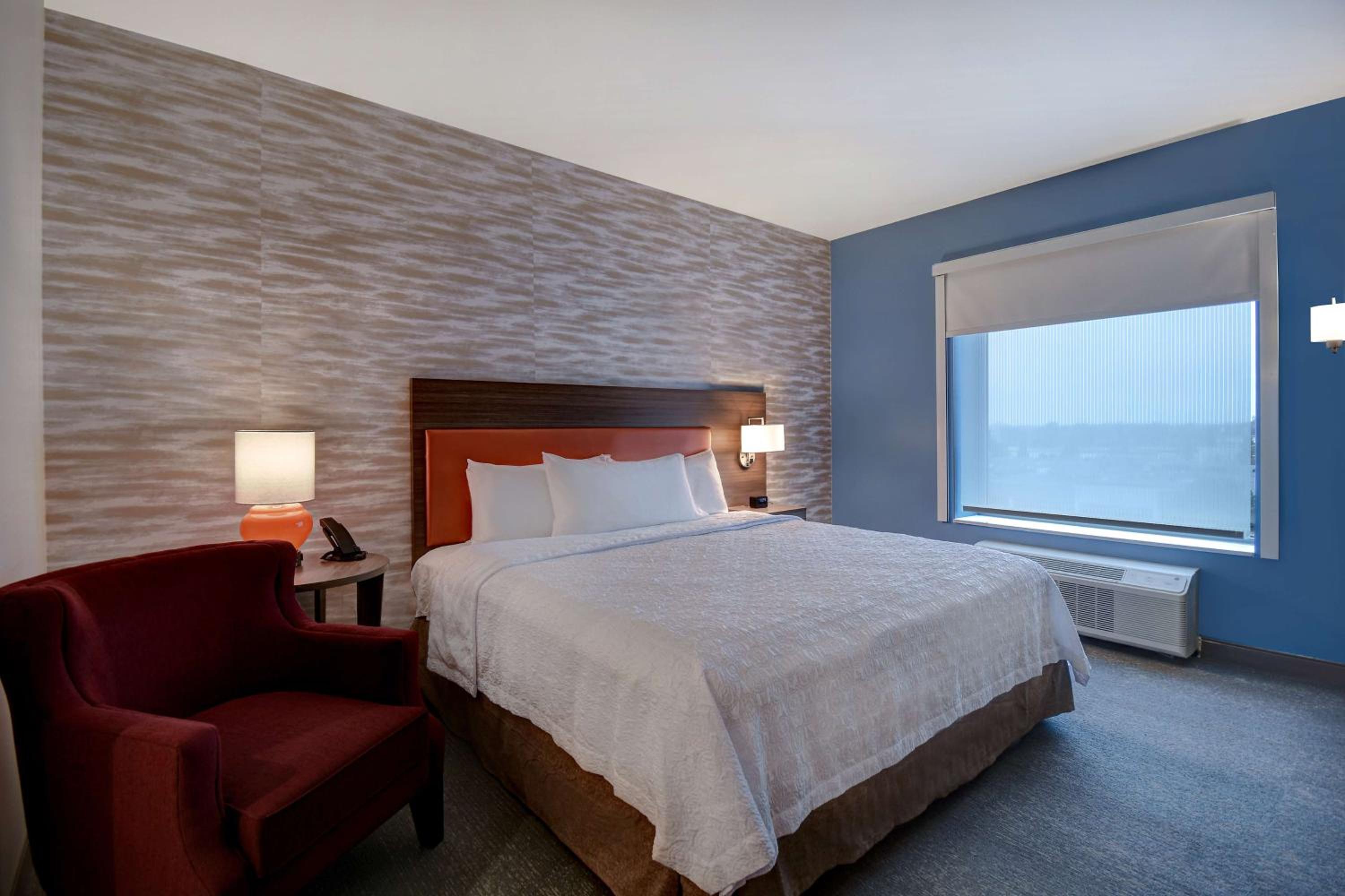 One-Bedroom King Suite - Photo 7