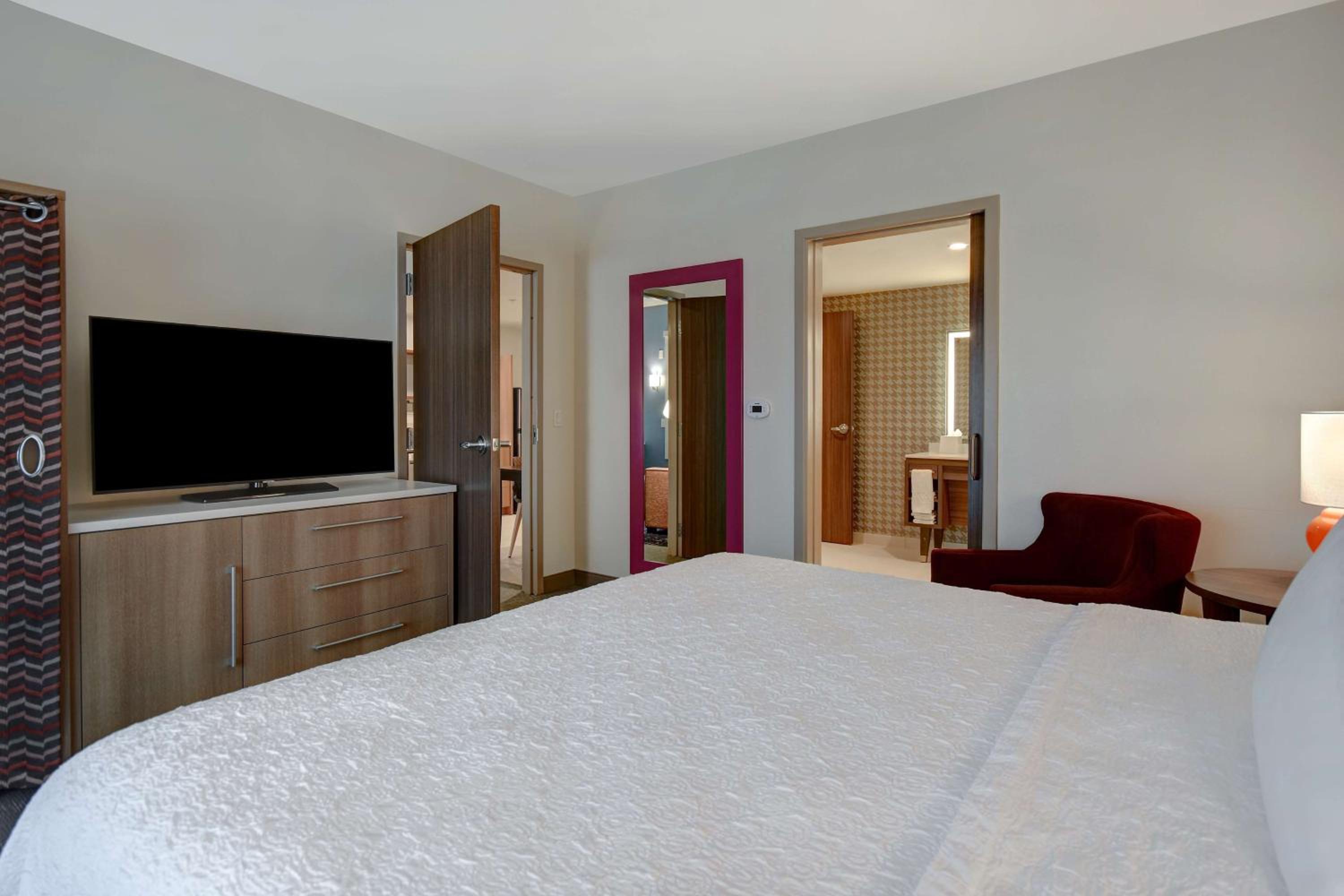One-Bedroom King Suite - Photo 1