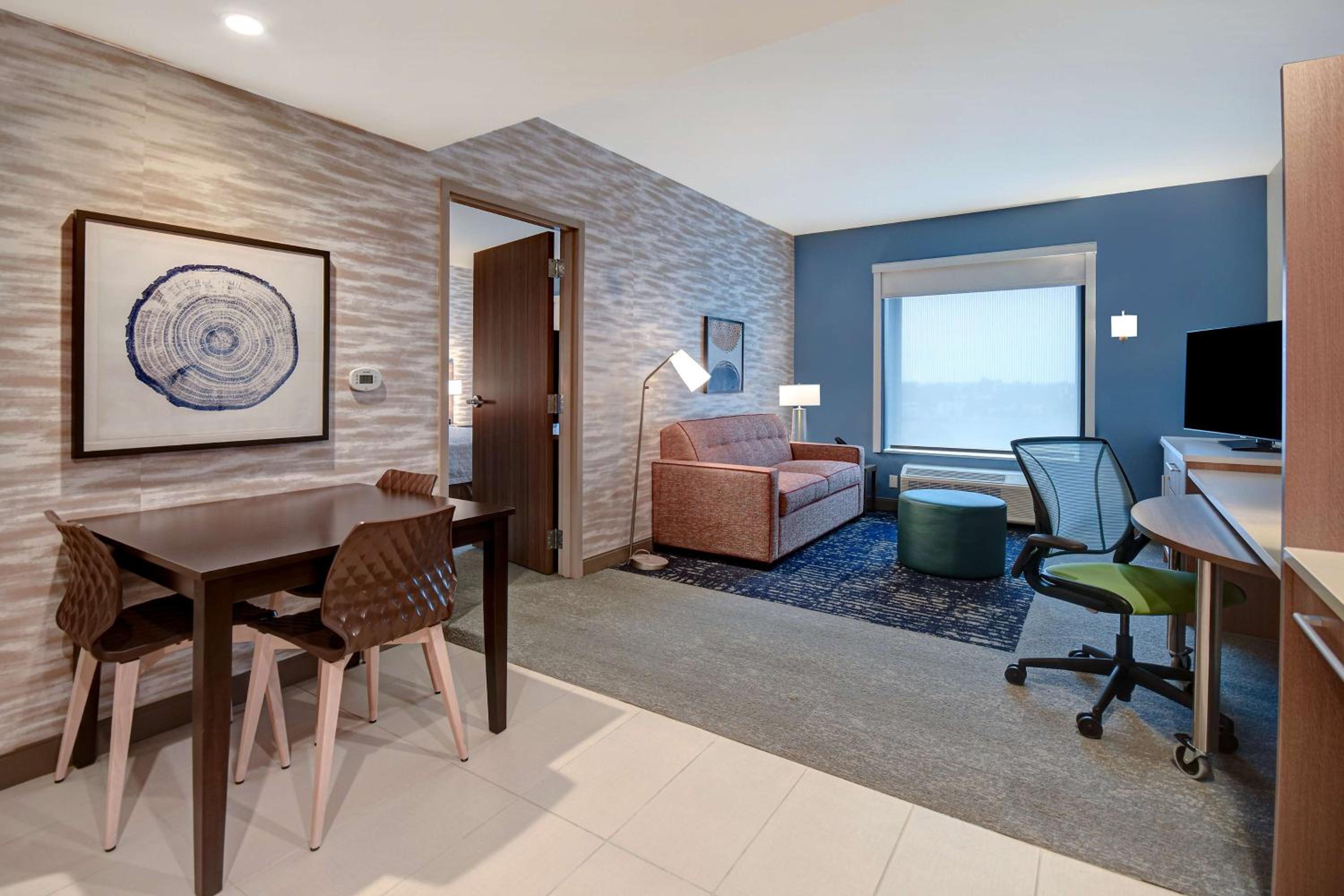 One-Bedroom King Suite - Photo 8