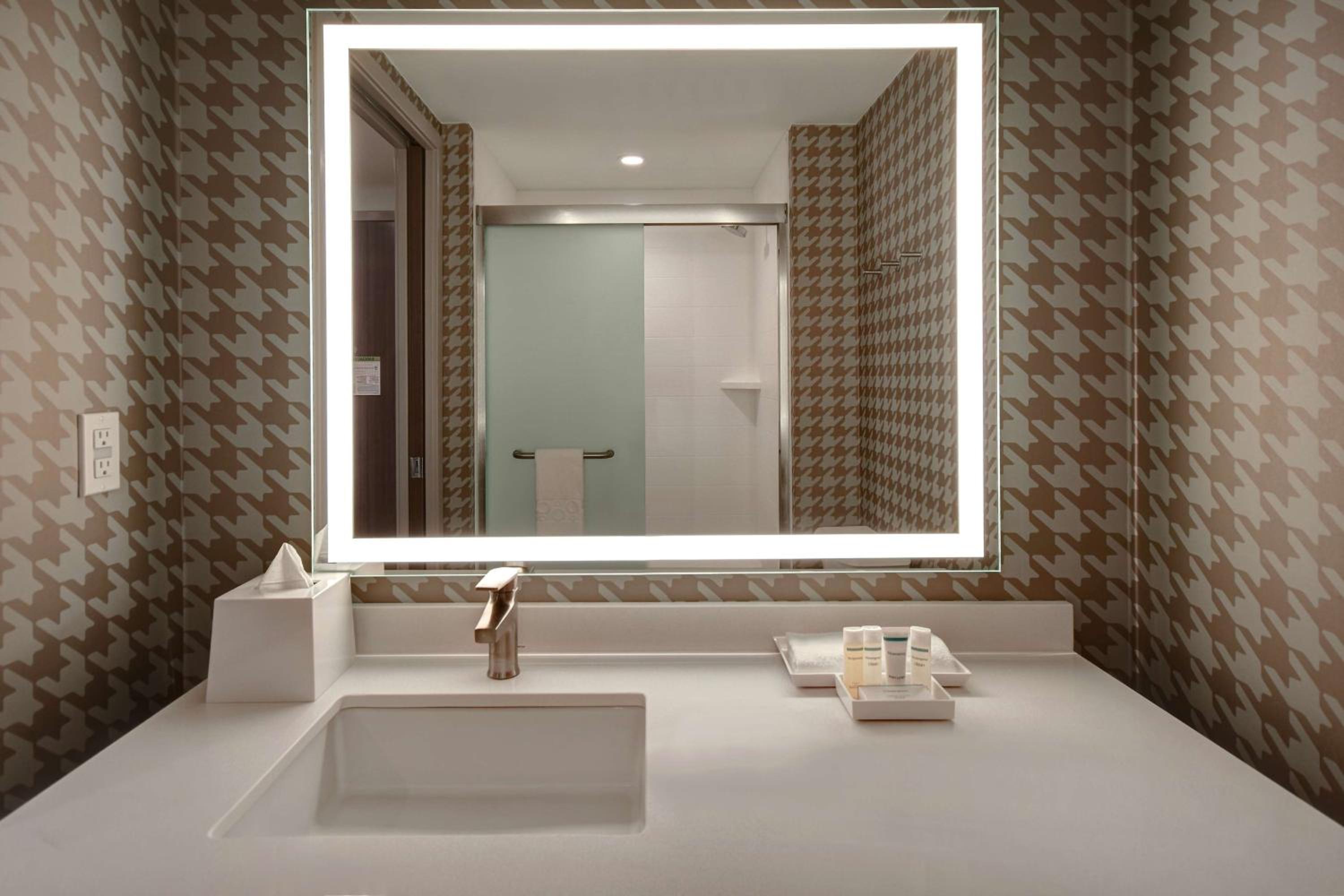 King Studio Suite - Photo 9