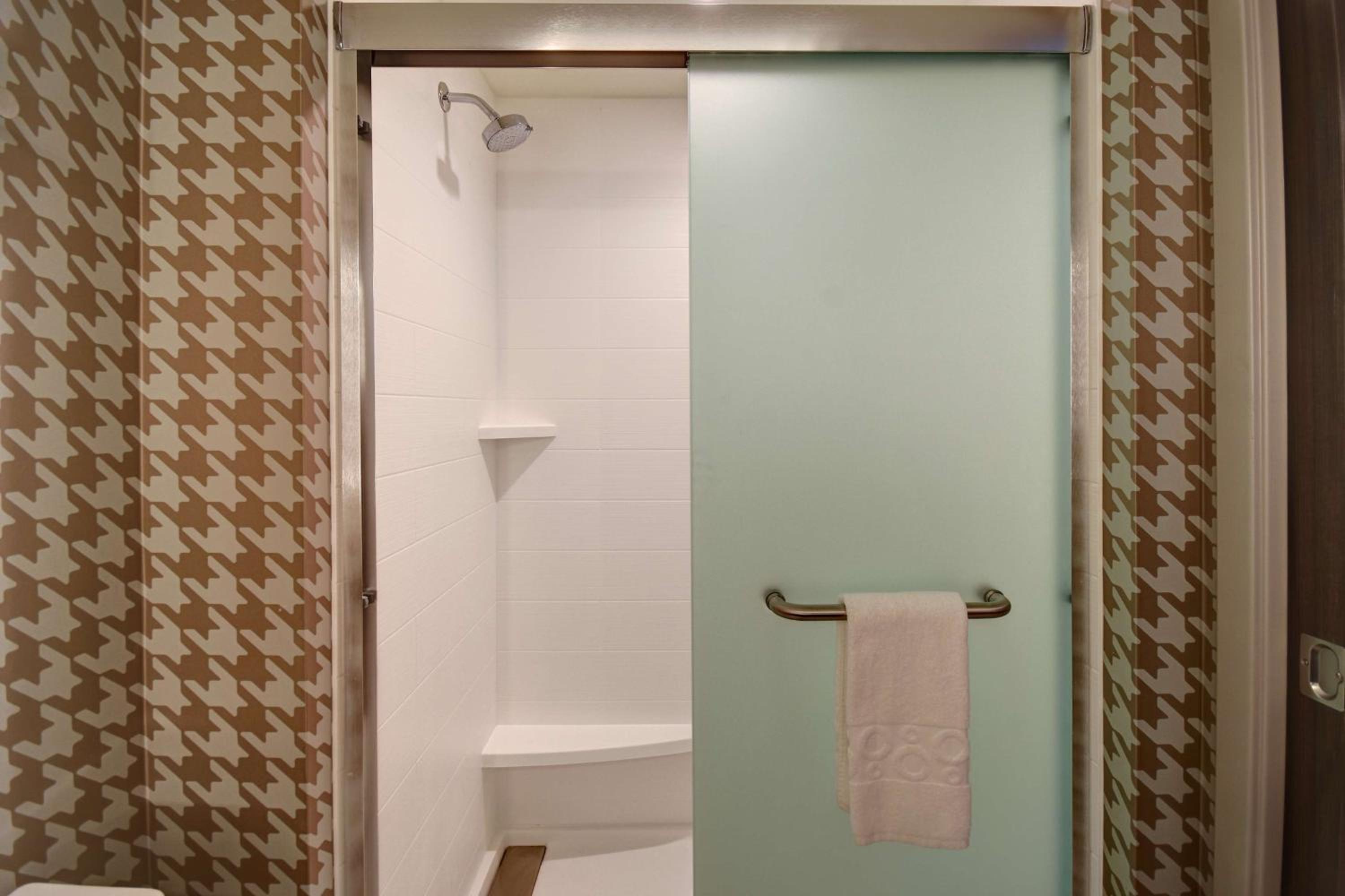 King Studio Suite - Photo 8