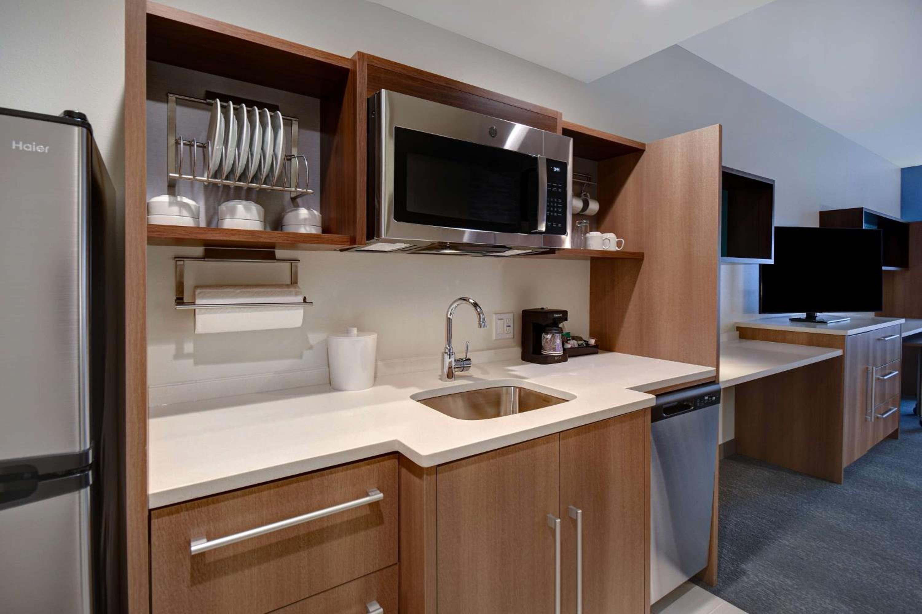 One-Bedroom King Suite - Photo 5