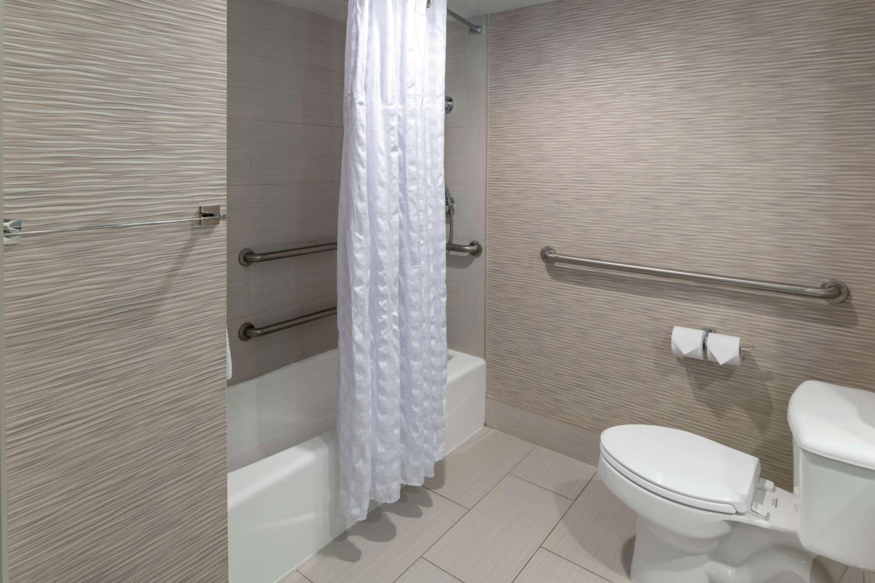 King Room with Mobility Accessible Tub - Photo 5