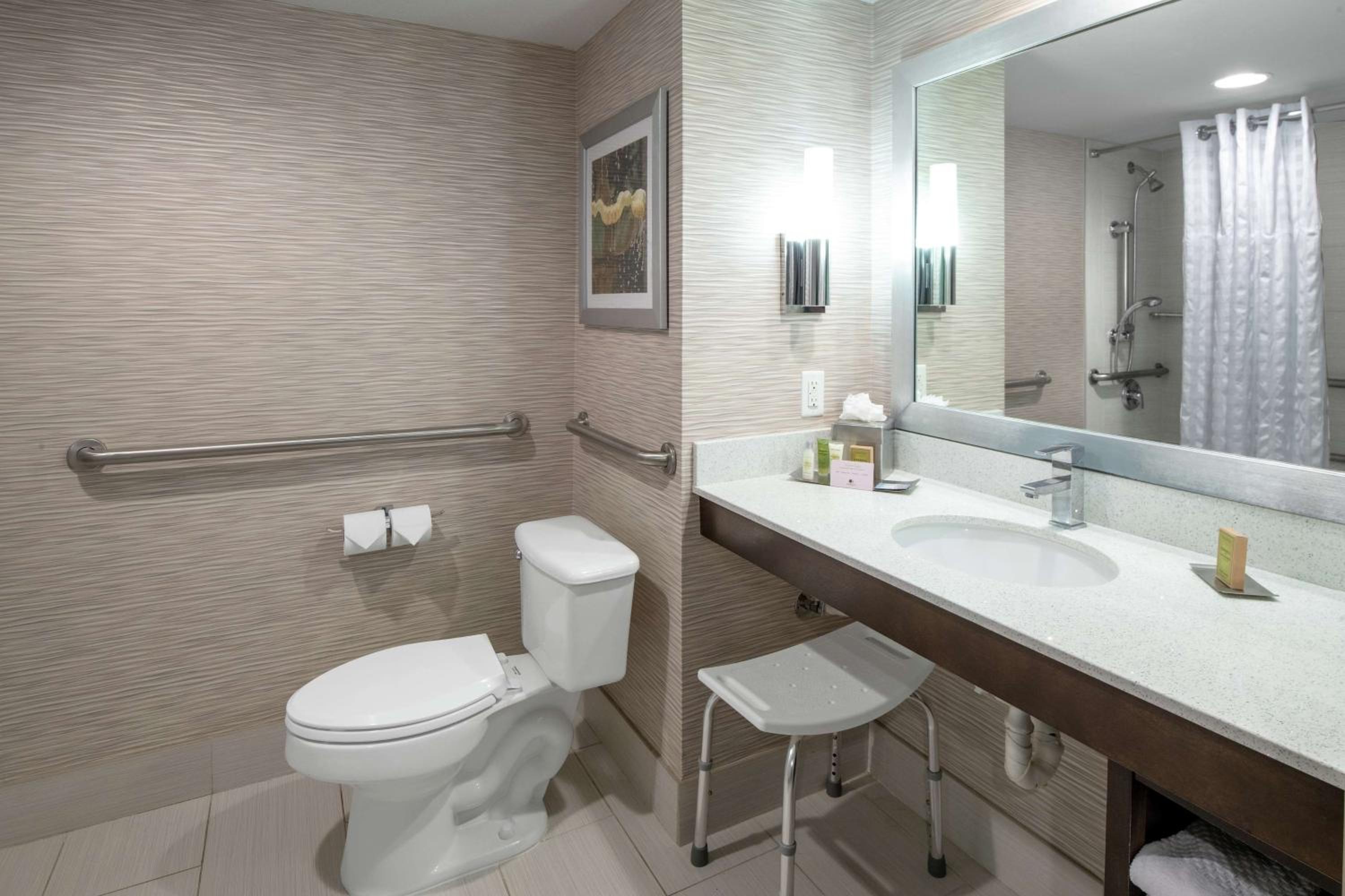 King Room with Mobility Accessible Tub - Photo 4