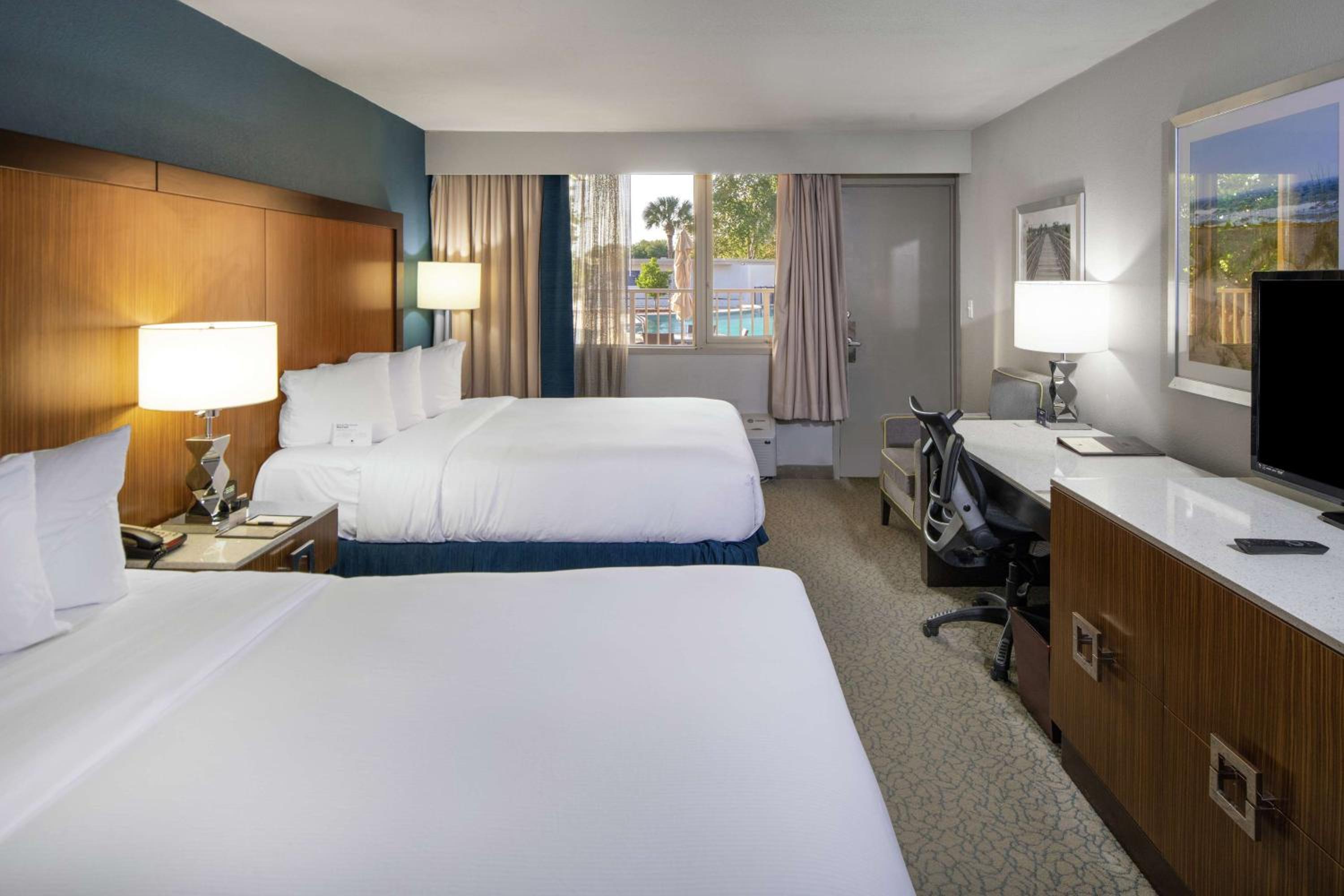 Queen Room with Two Queen Beds with Balcony or Patio - Photo 4