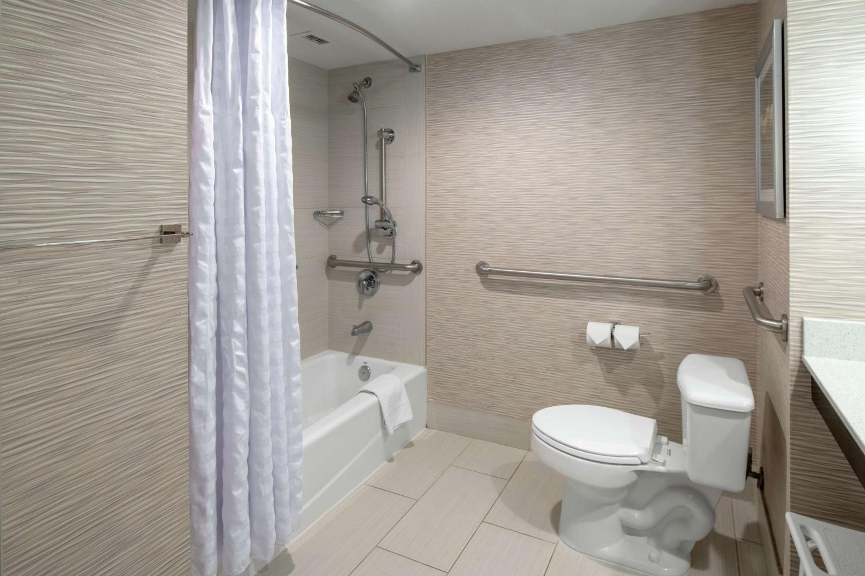 King Room with Mobility Accessible Tub - Photo 3