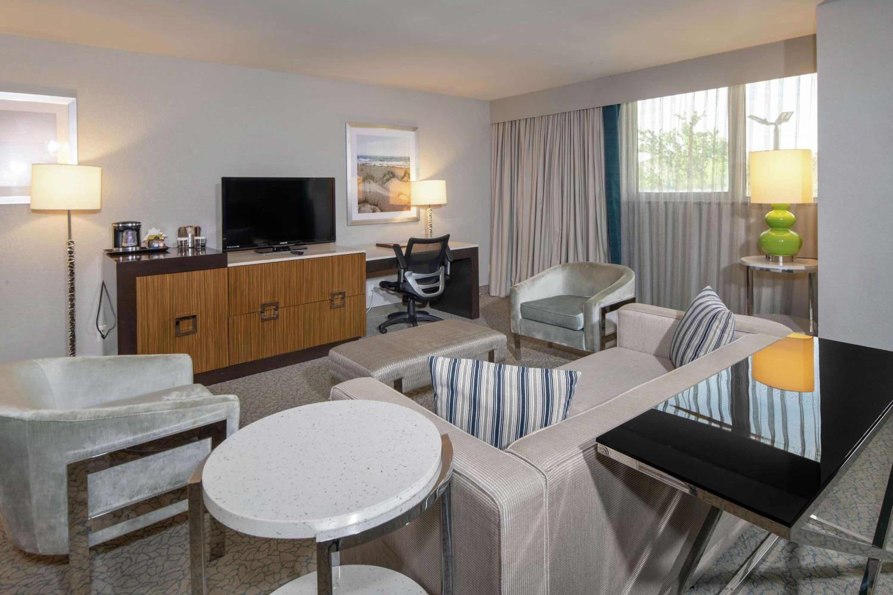 Deluxe King Studio Suite - Photo 2