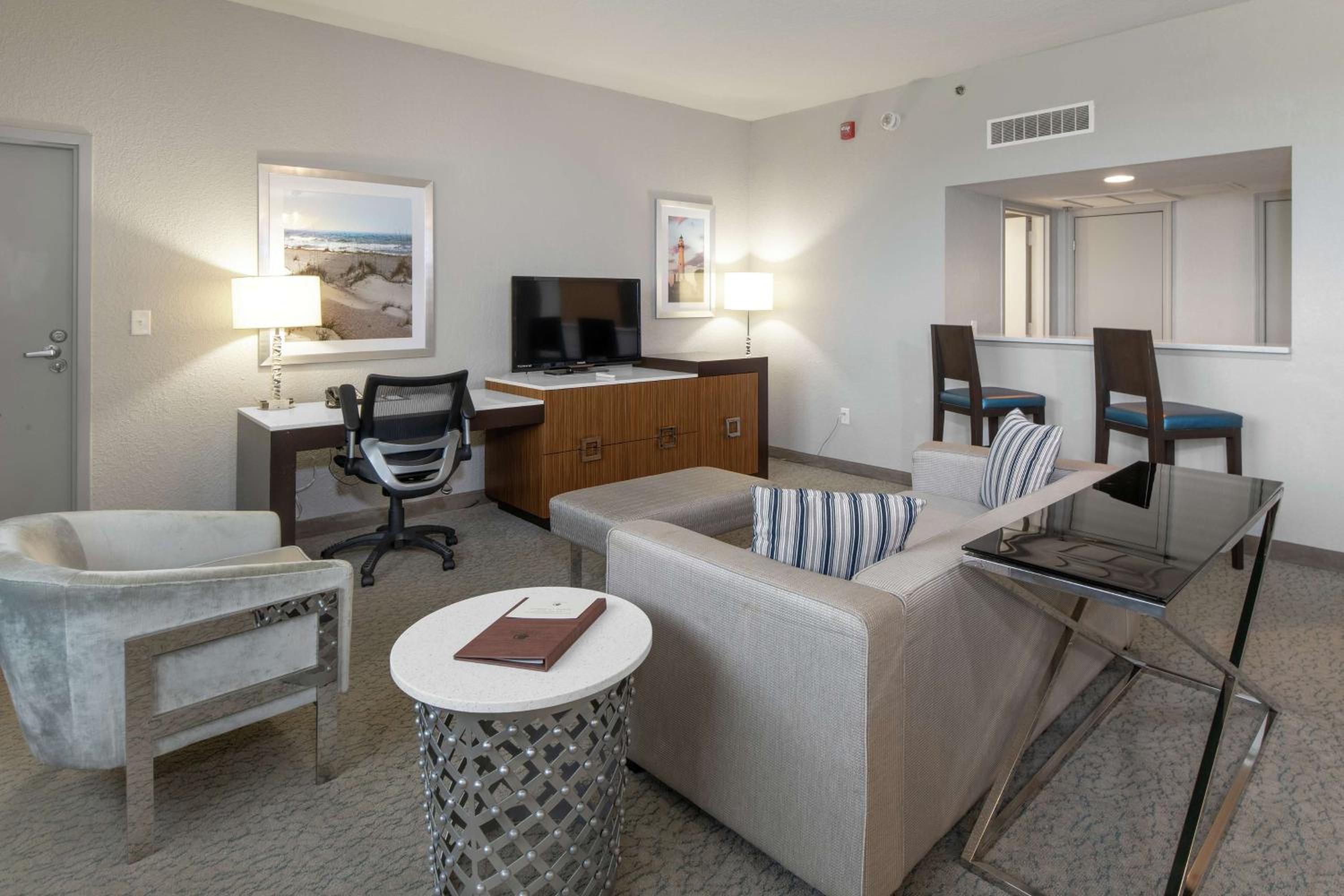 Deluxe King Suite