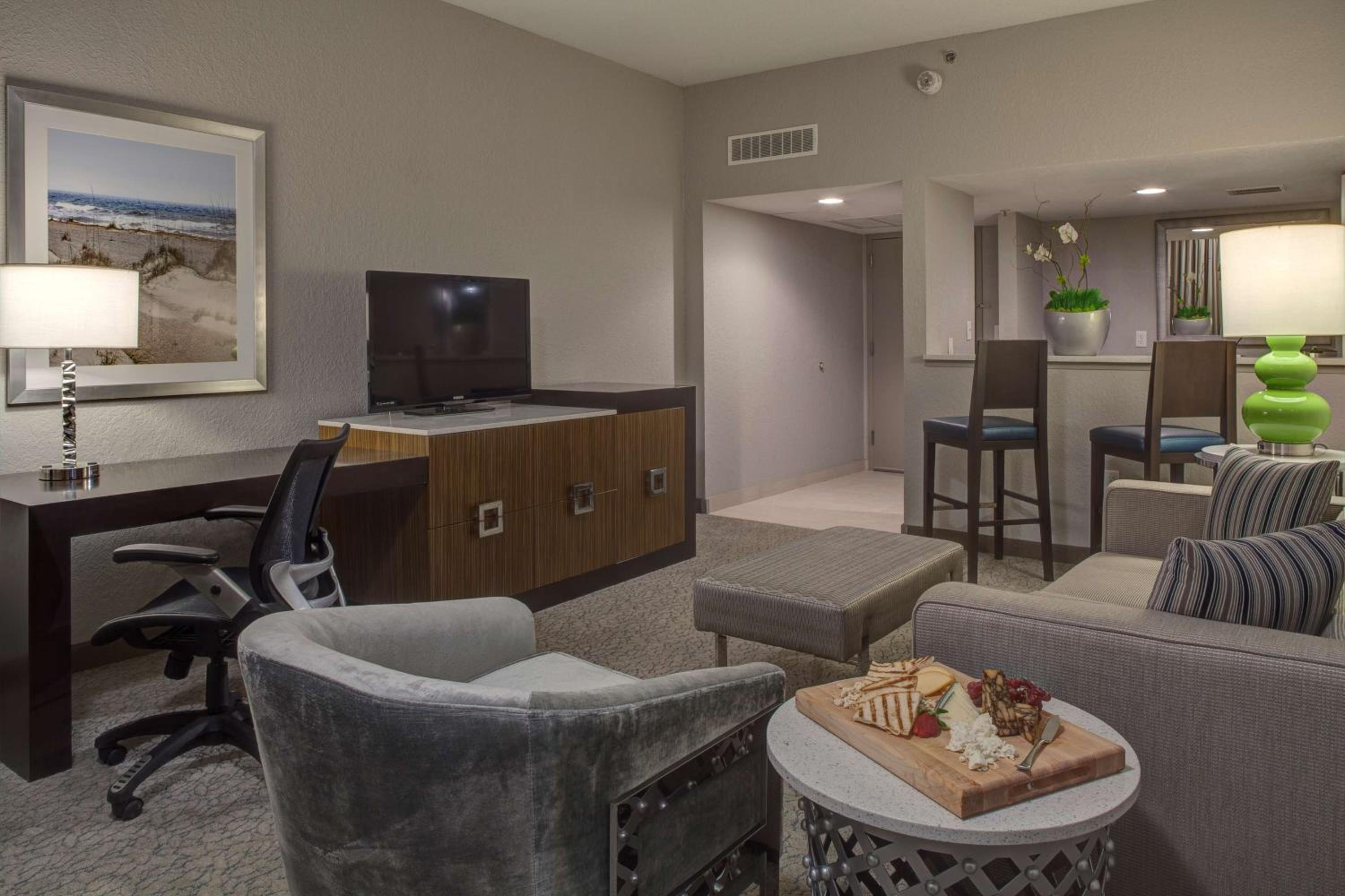 One-Bedroom King Suite - Photo 2