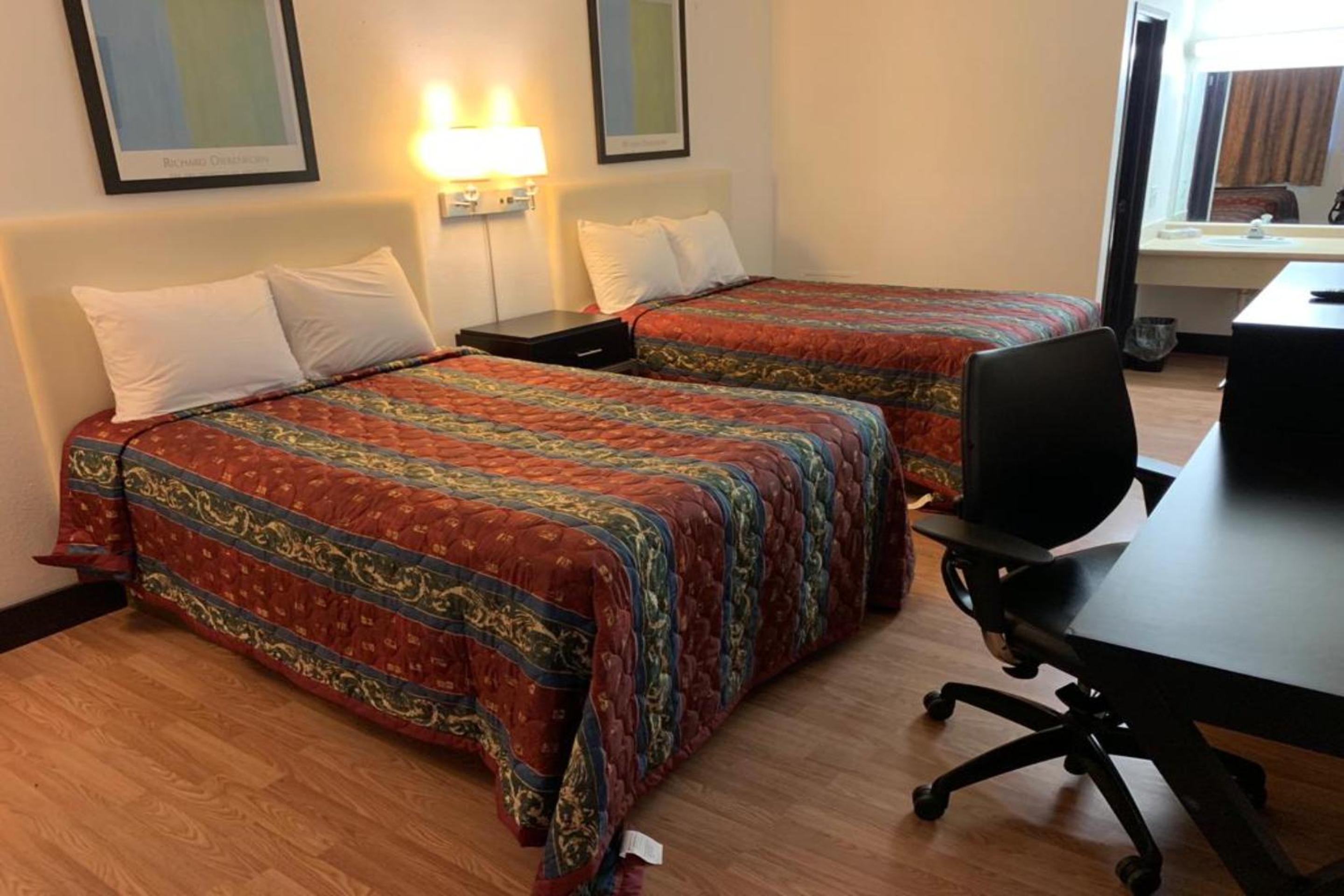 Queen Room with Two Queen Beds - Photo 1