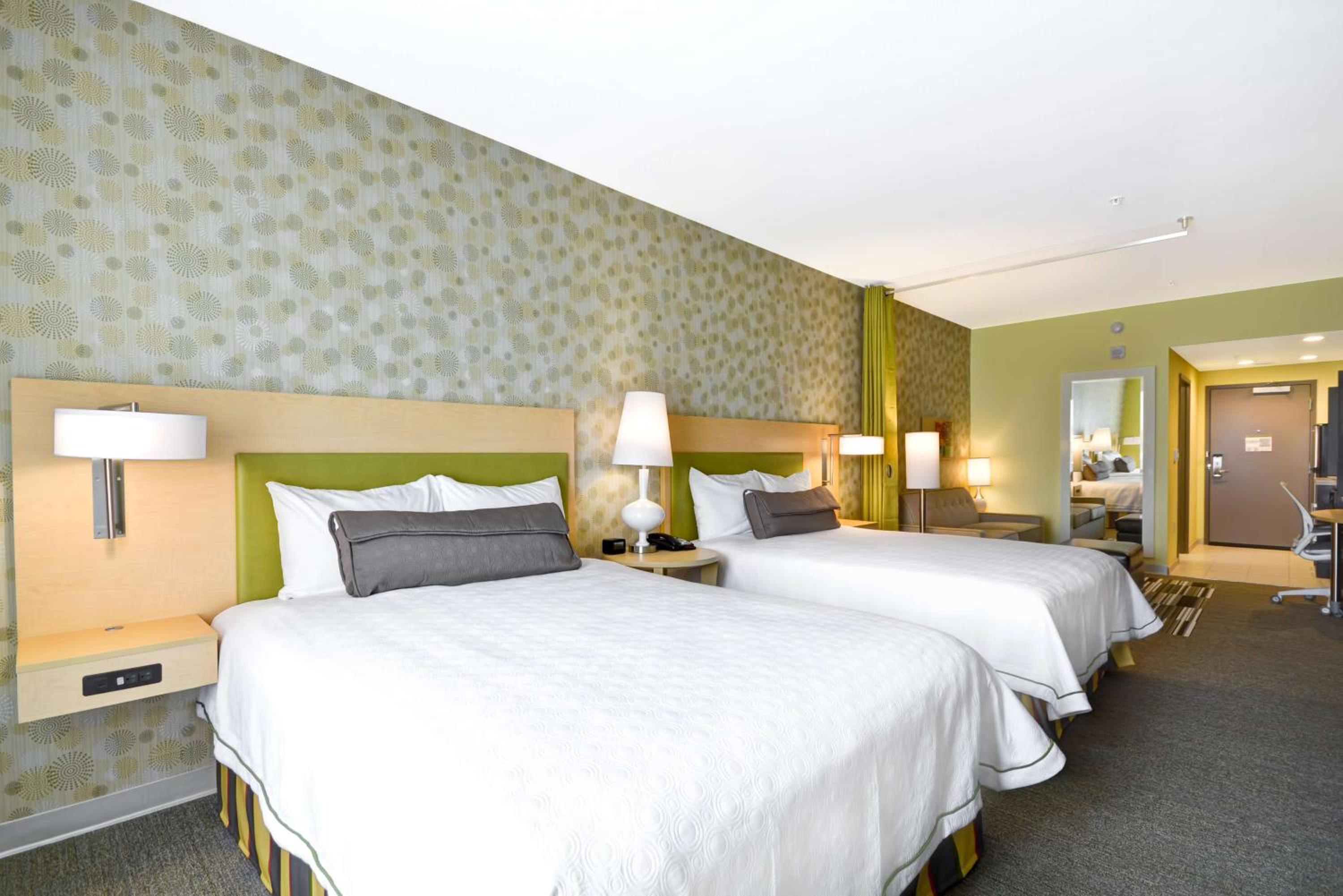 Queen Studio with Two Queen Beds - Non-Smoking
