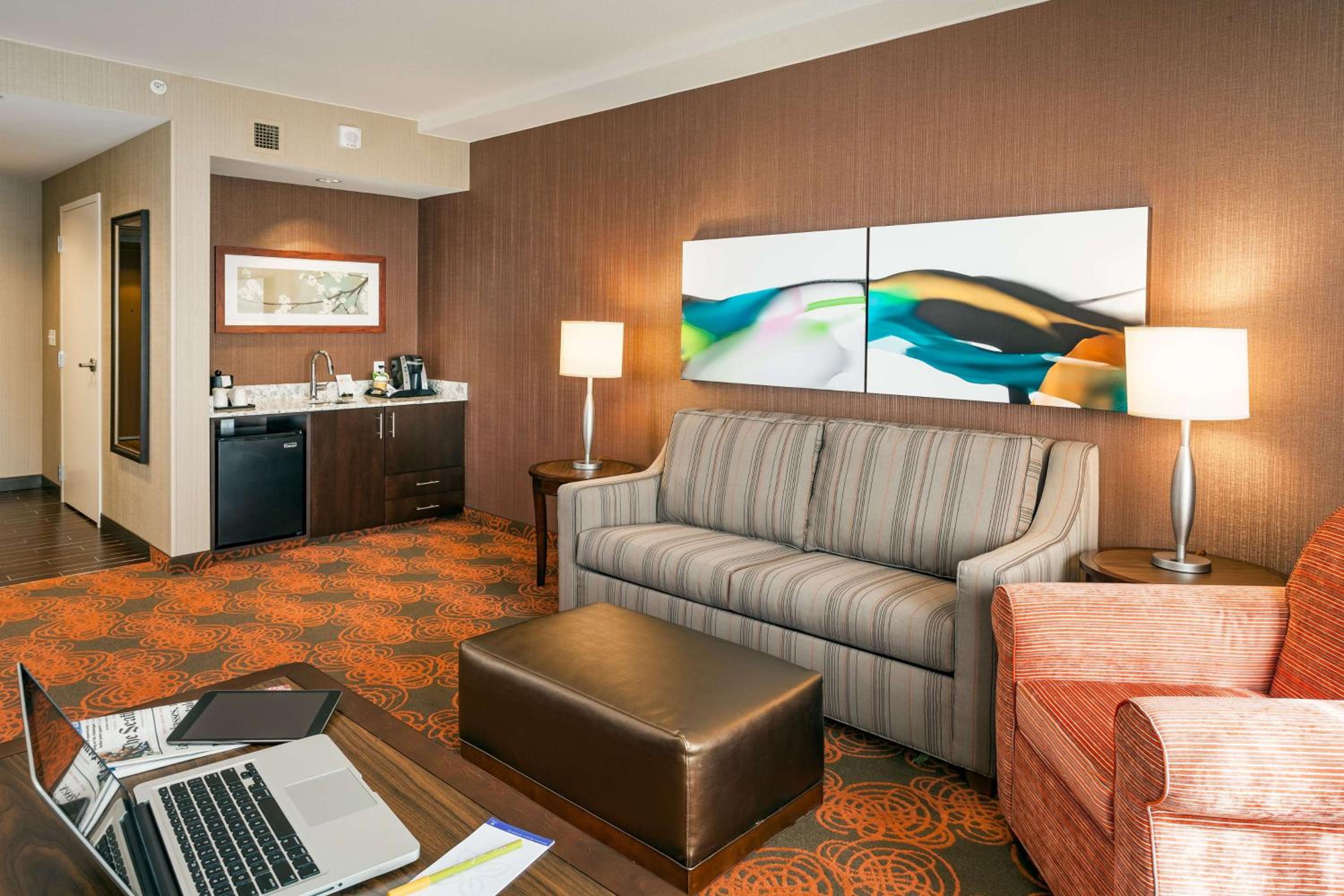 One-Bedroom King Suite photo 2
