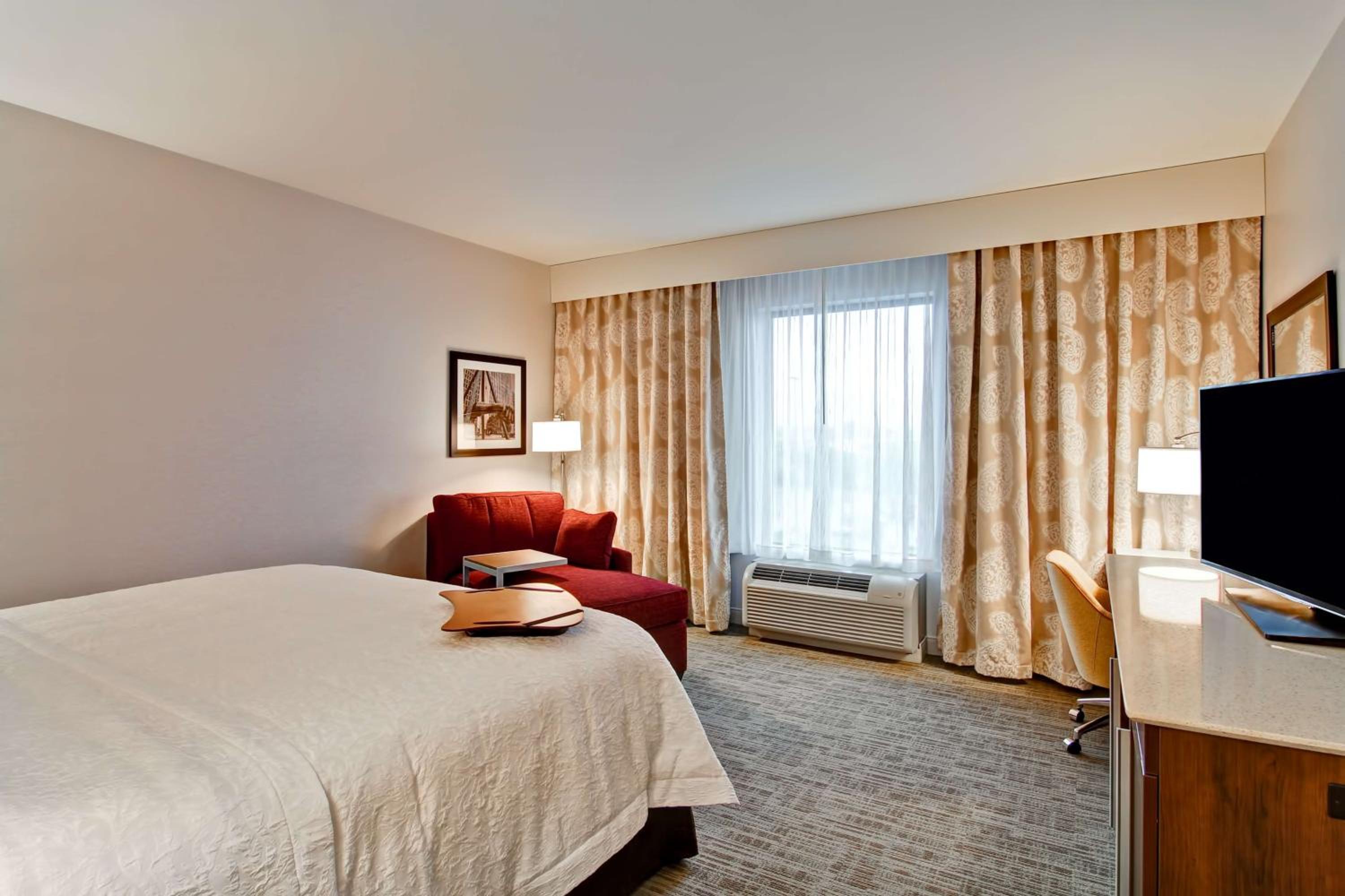 King Room - Non-Smoking photo 2