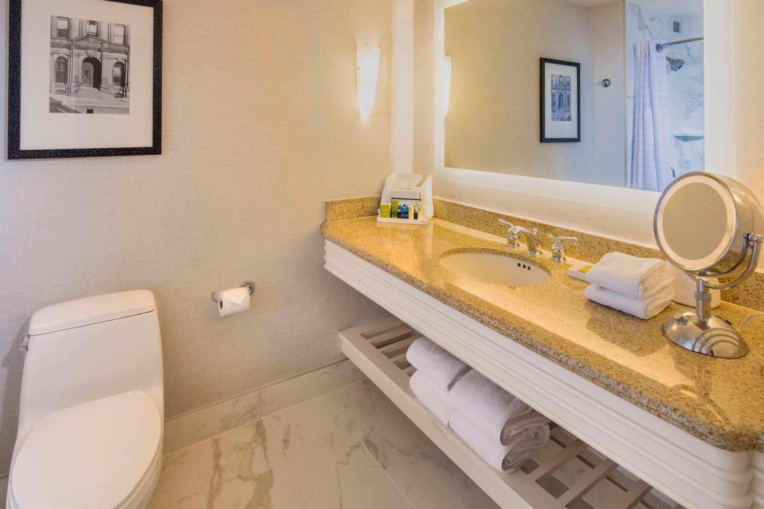 Deluxe Queen Room with Two Queen Beds - Photo 2