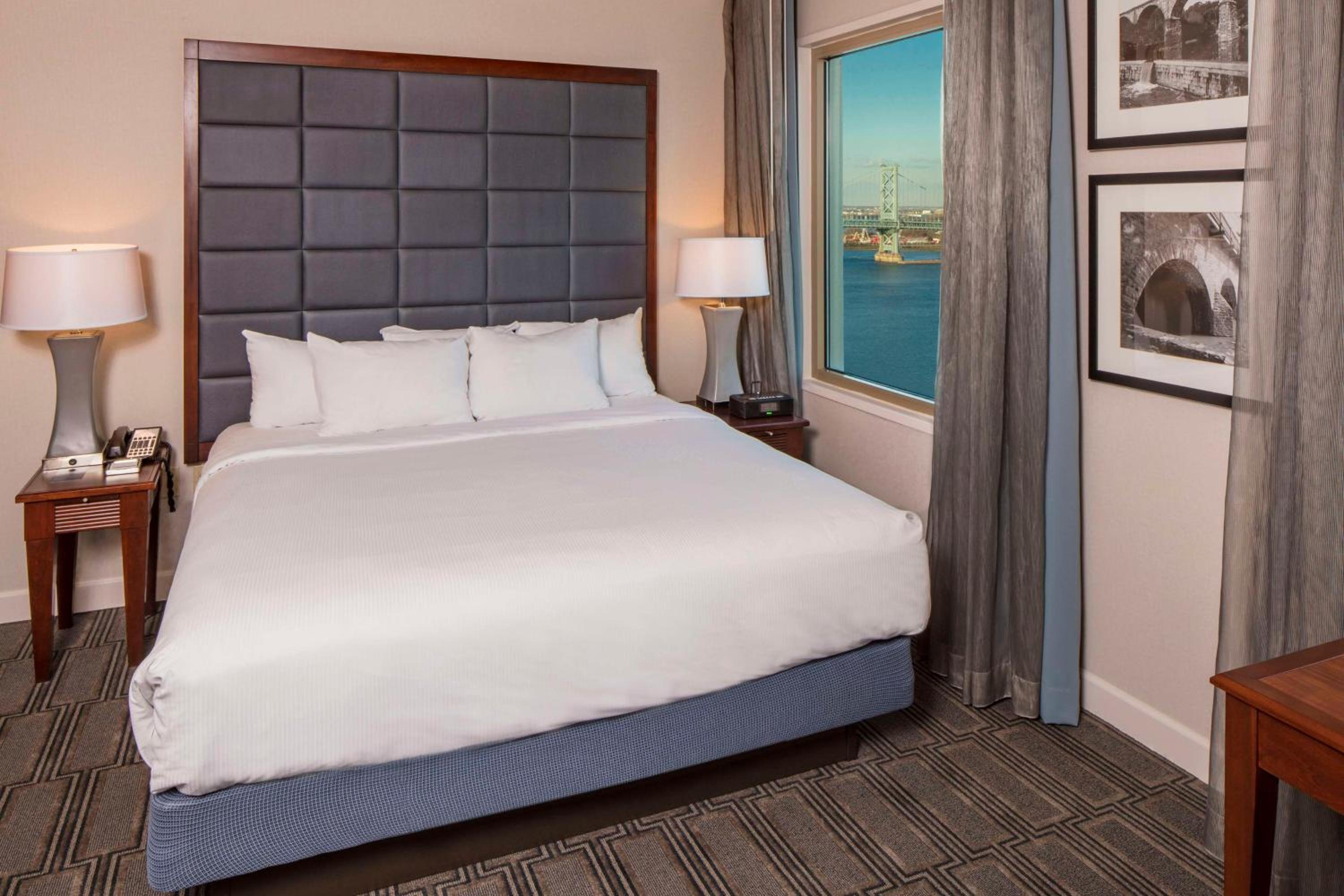 Waterfront King Room - Photo 3