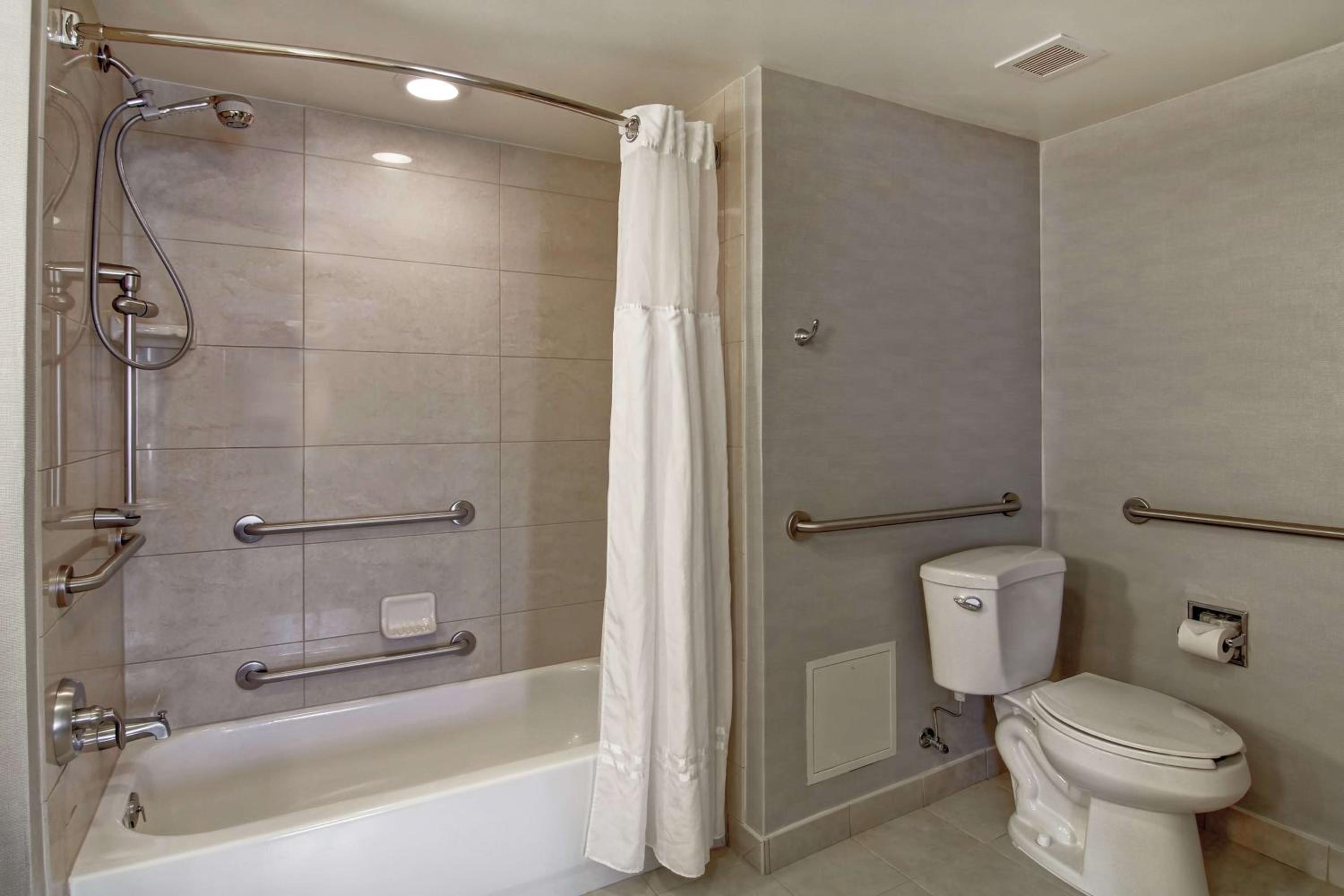 King Suite - Mobility Access/Non-Smoking