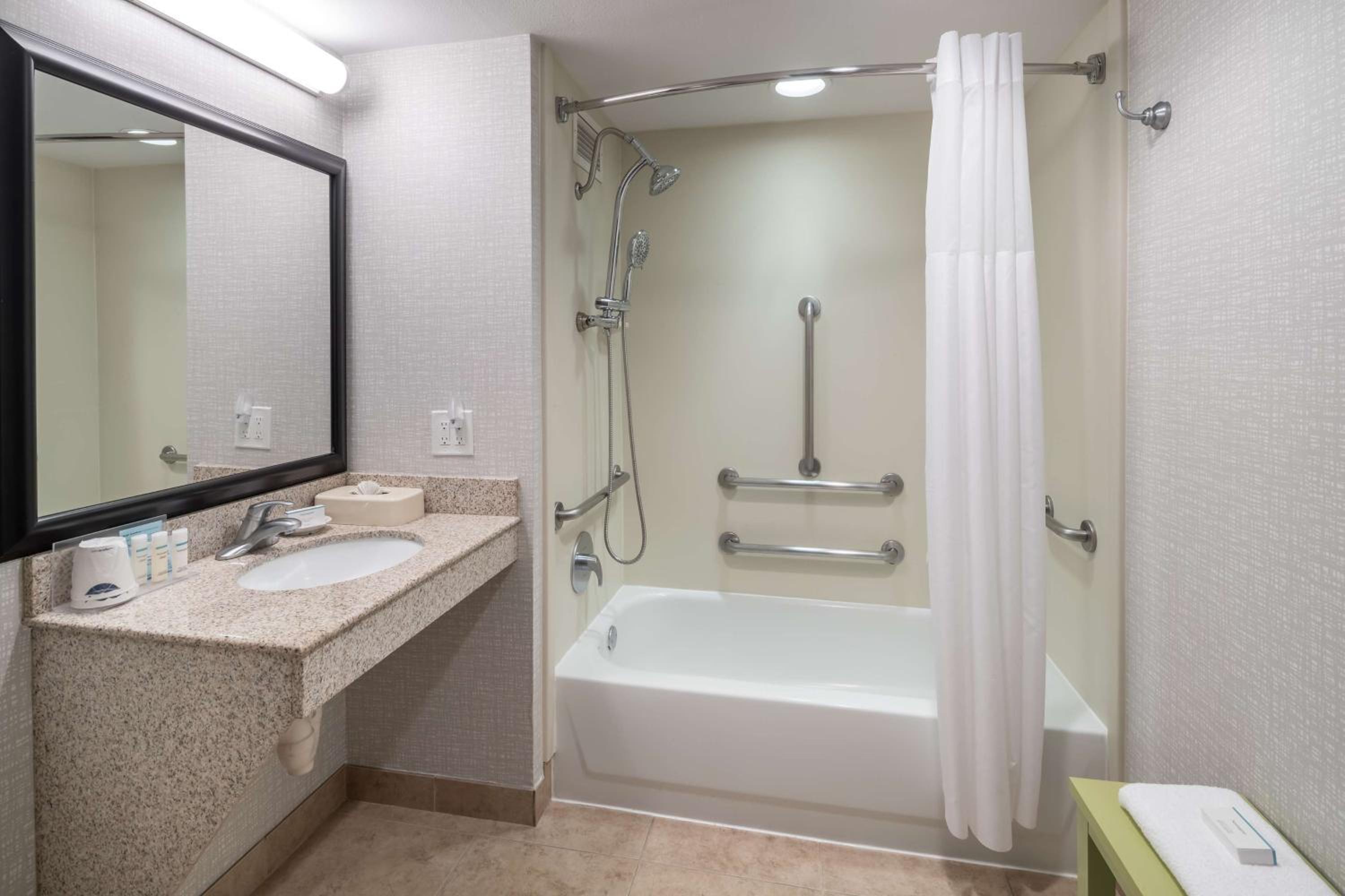 Queen Room with Two Queen Beds - Mobility and Hearing Access/Non-Smoking - Photo 4