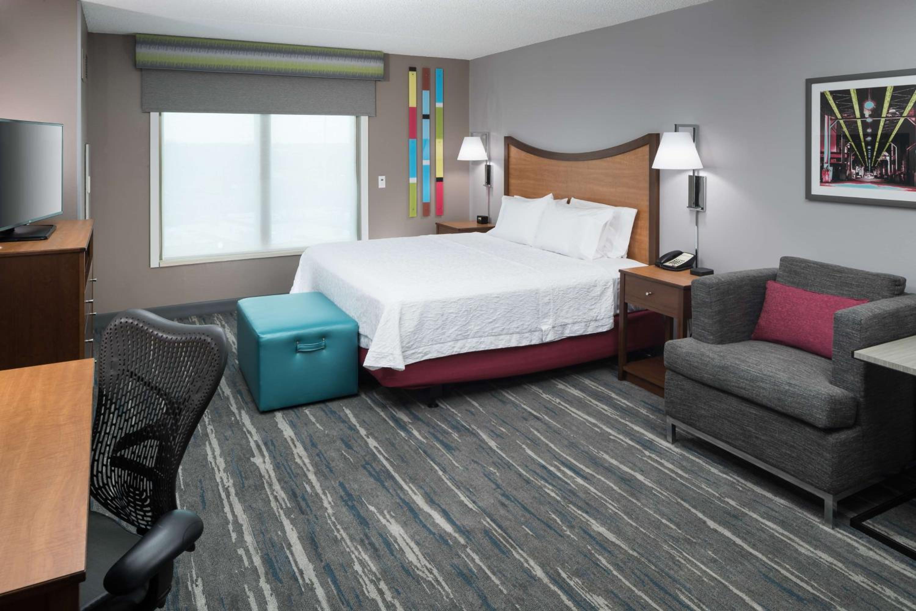 King Room with King Bed - Non-Smoking - Photo 1