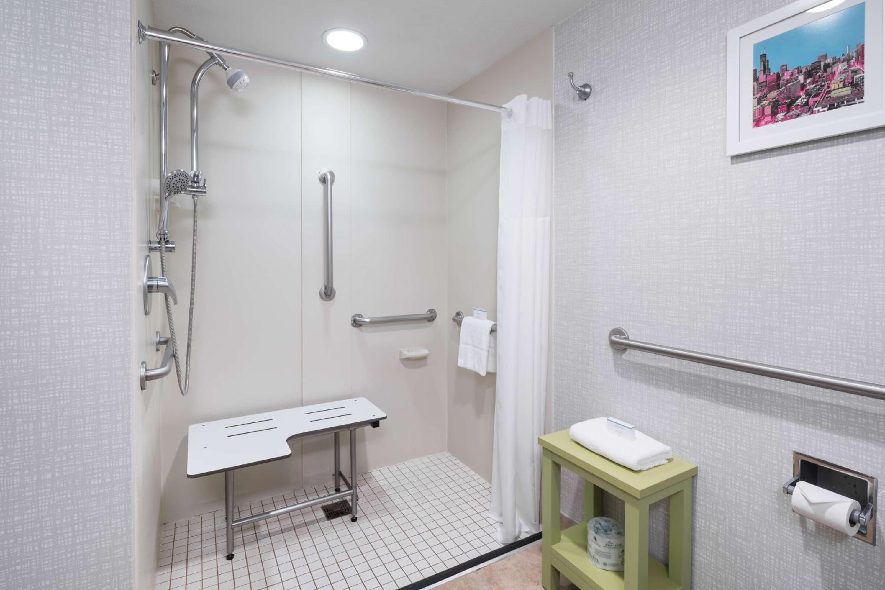 Queen Room with Two Queen Beds and Roll-In Shower - Mobility and Hearing Access/Non-Smoking - Photo 2