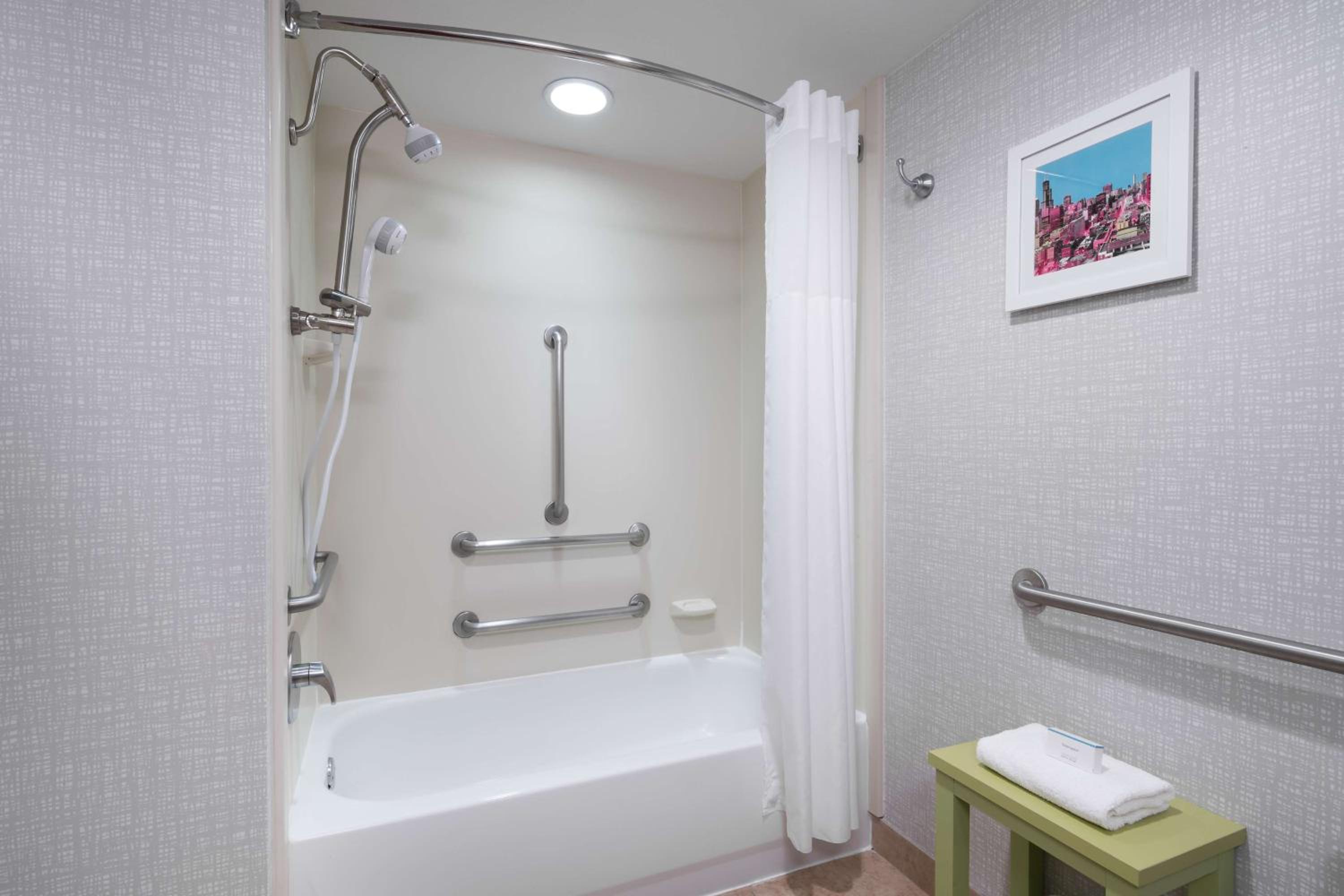 King Suite - Mobility and Hearing Access/Non-Smoking - Photo 6