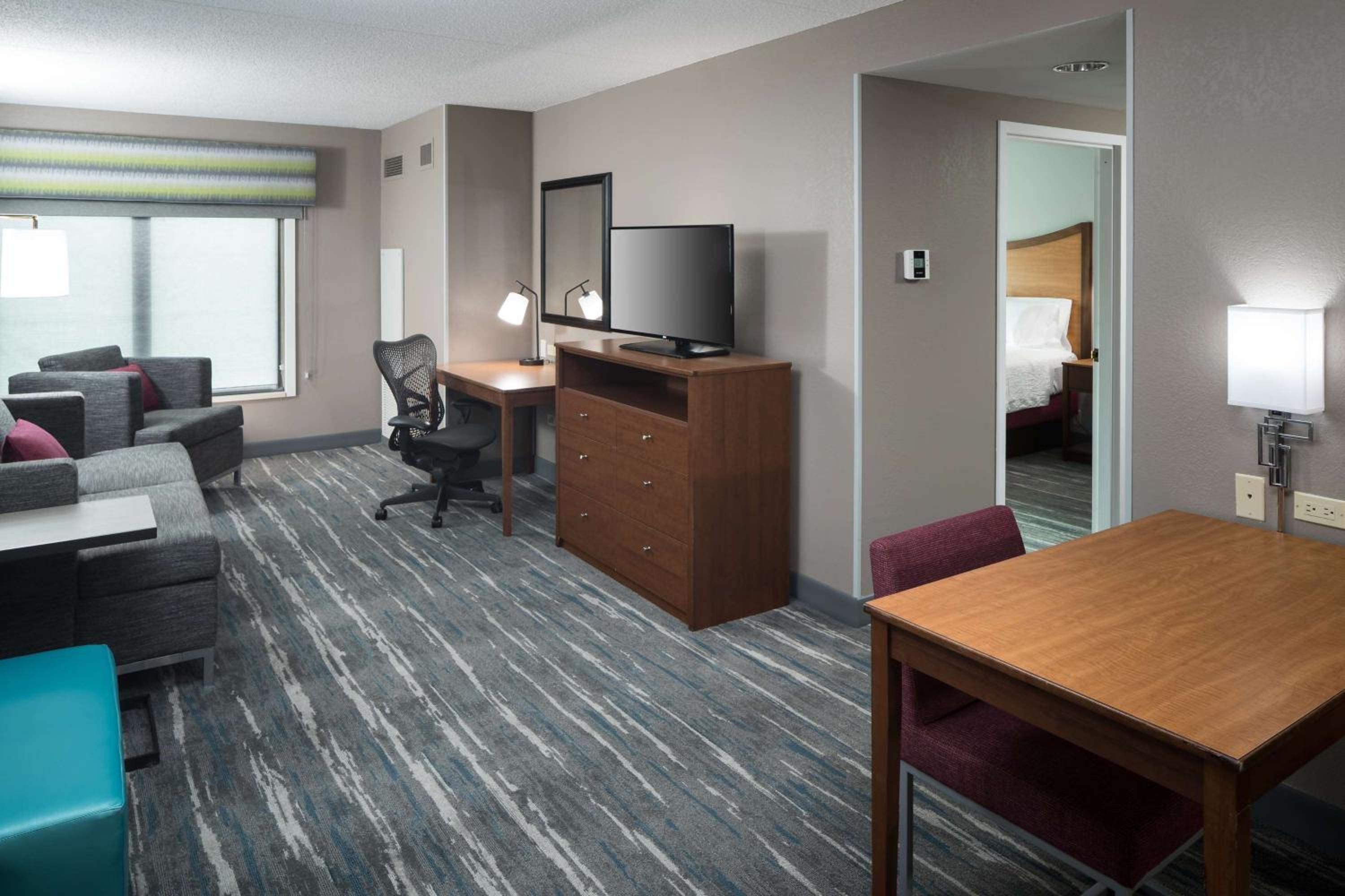 One-Bedroom King Suite with Kitchen - Non-Smoking  - Photo 6