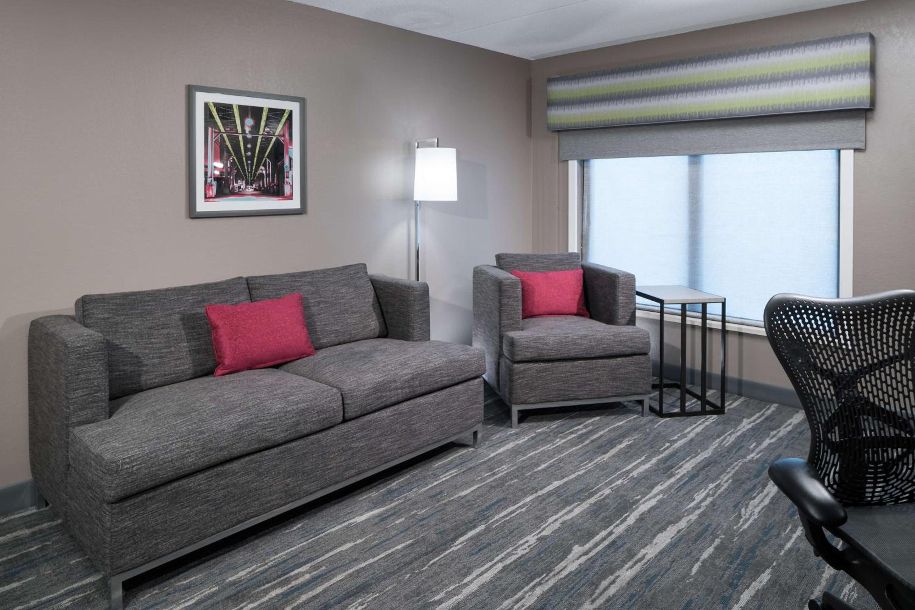 One-Bedroom King Suite with Whirlpool - Non-Smoking  - Photo 7