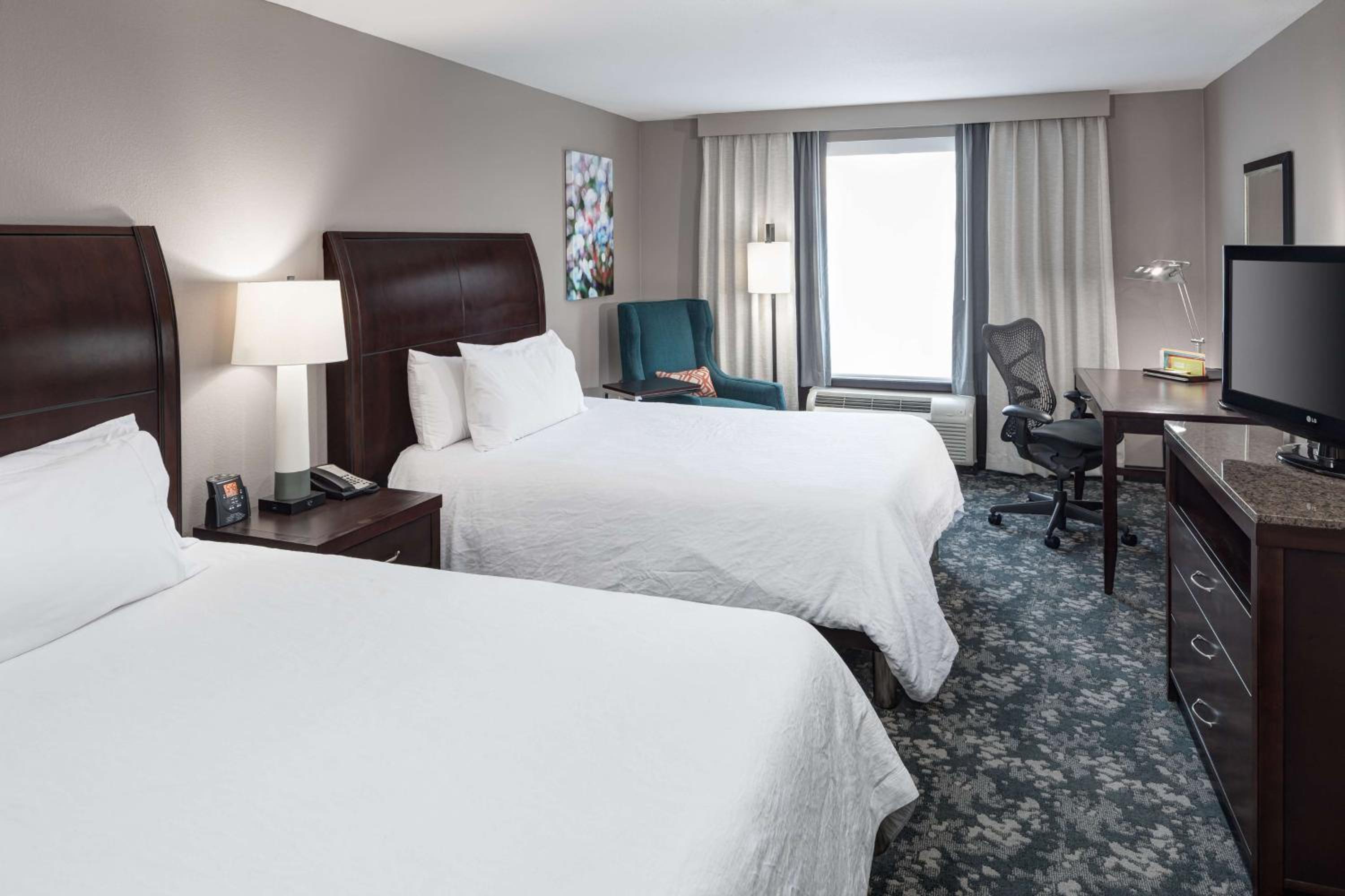 Queen Room with Two Queen Beds - Photo 3