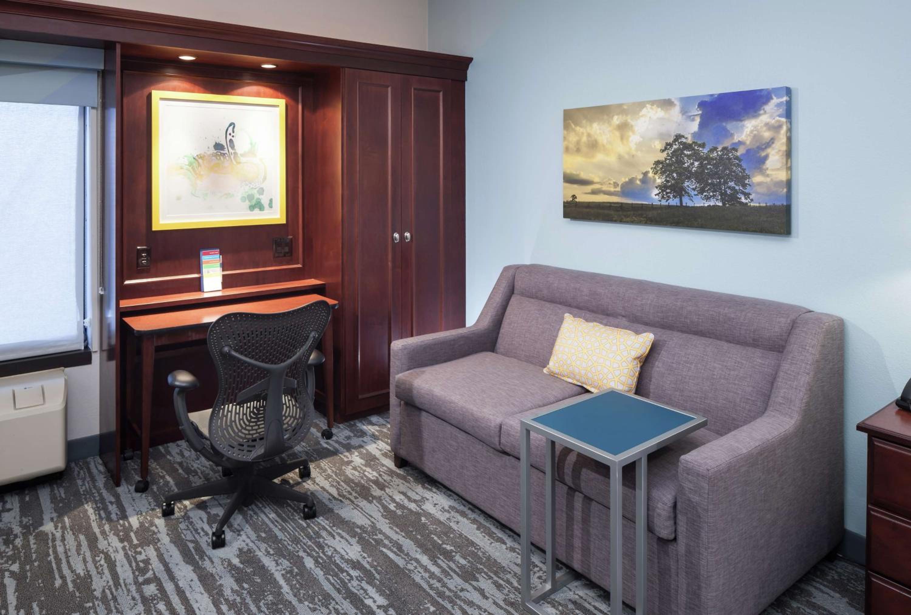 King Room with Sofa Bed and Study - Non-Smoking - Photo 1