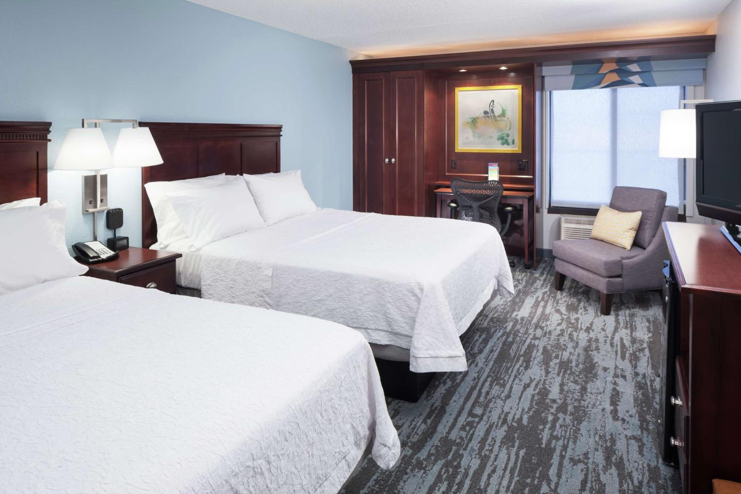 Room with Two Queen Beds - Non-Smoking - Photo 1