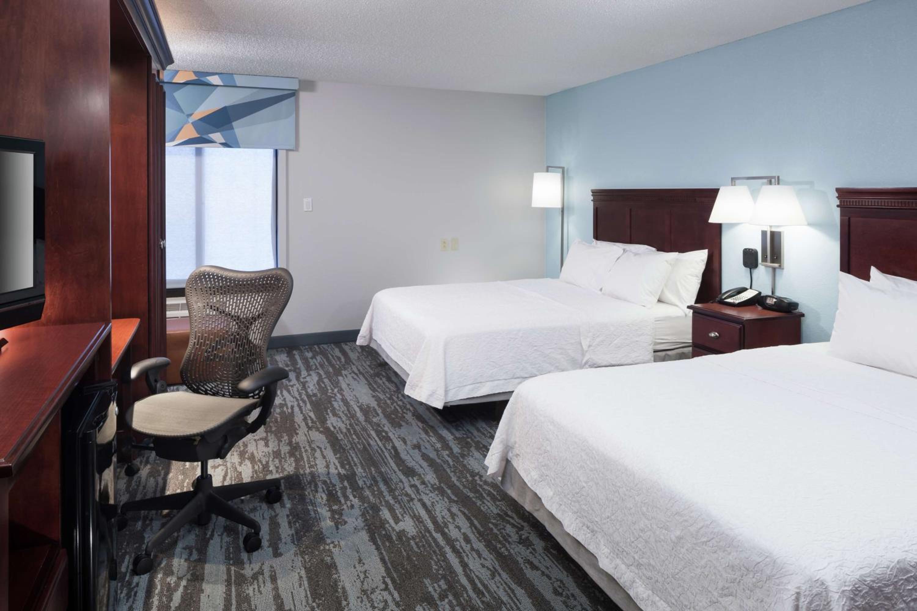 Queen Room with Two Queen Beds - Mobility Access/Non-Smoking - Photo 1