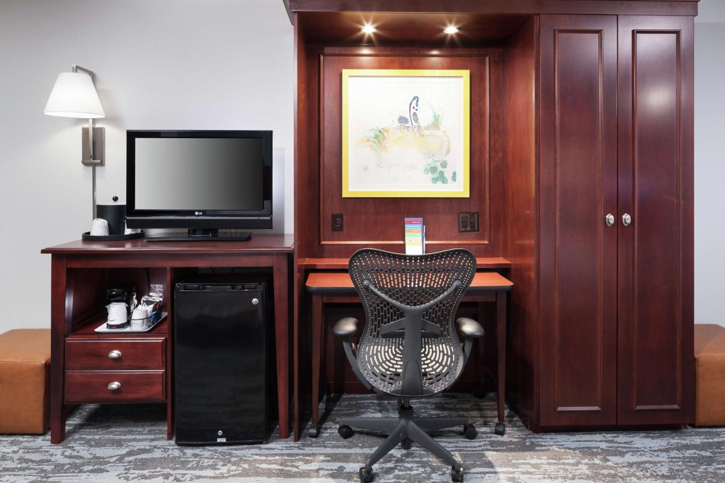 Queen Room with Two Queen Beds - Mobility Access/Non-Smoking - Photo 3