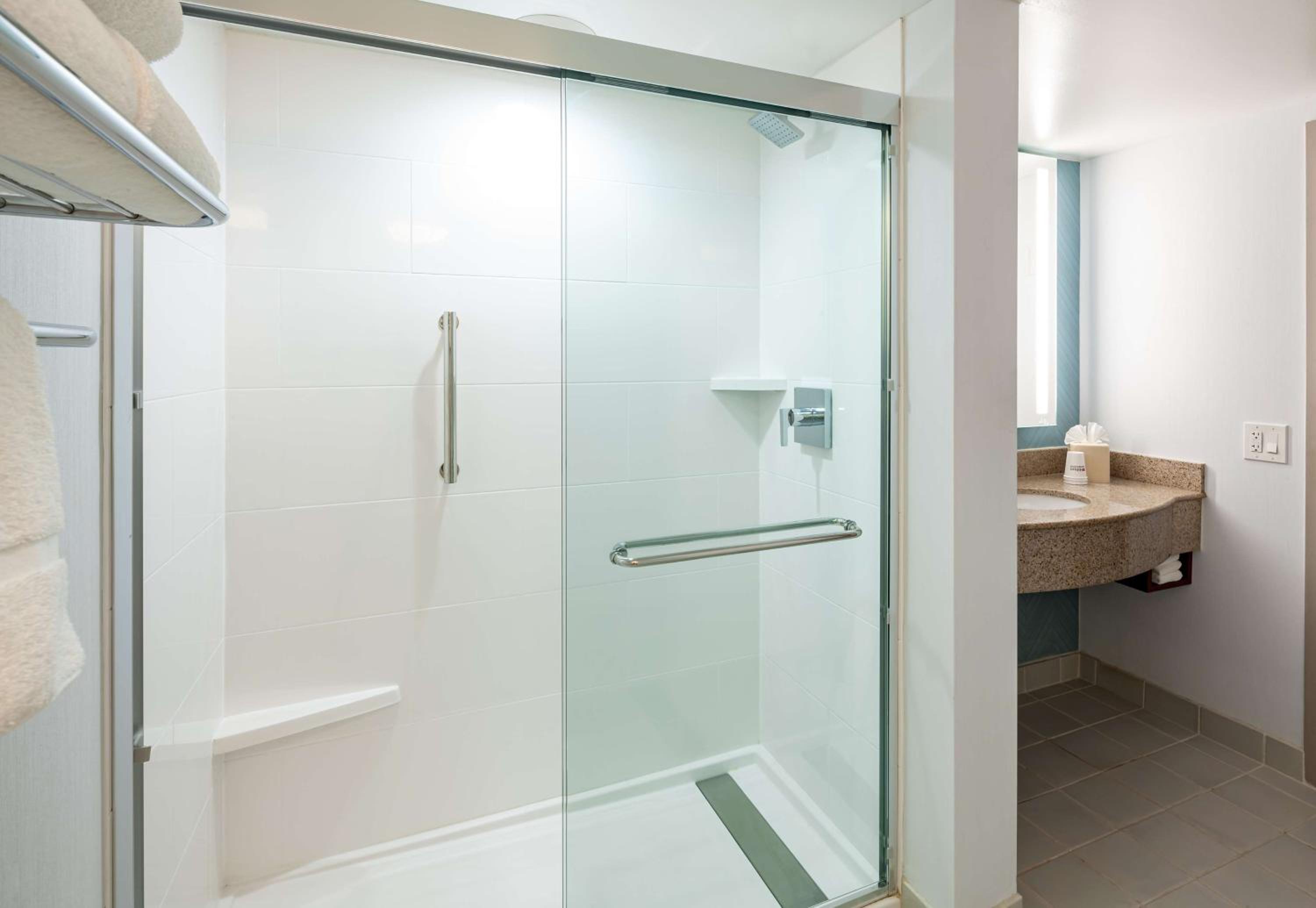 King Room with Whirlpool photo 3