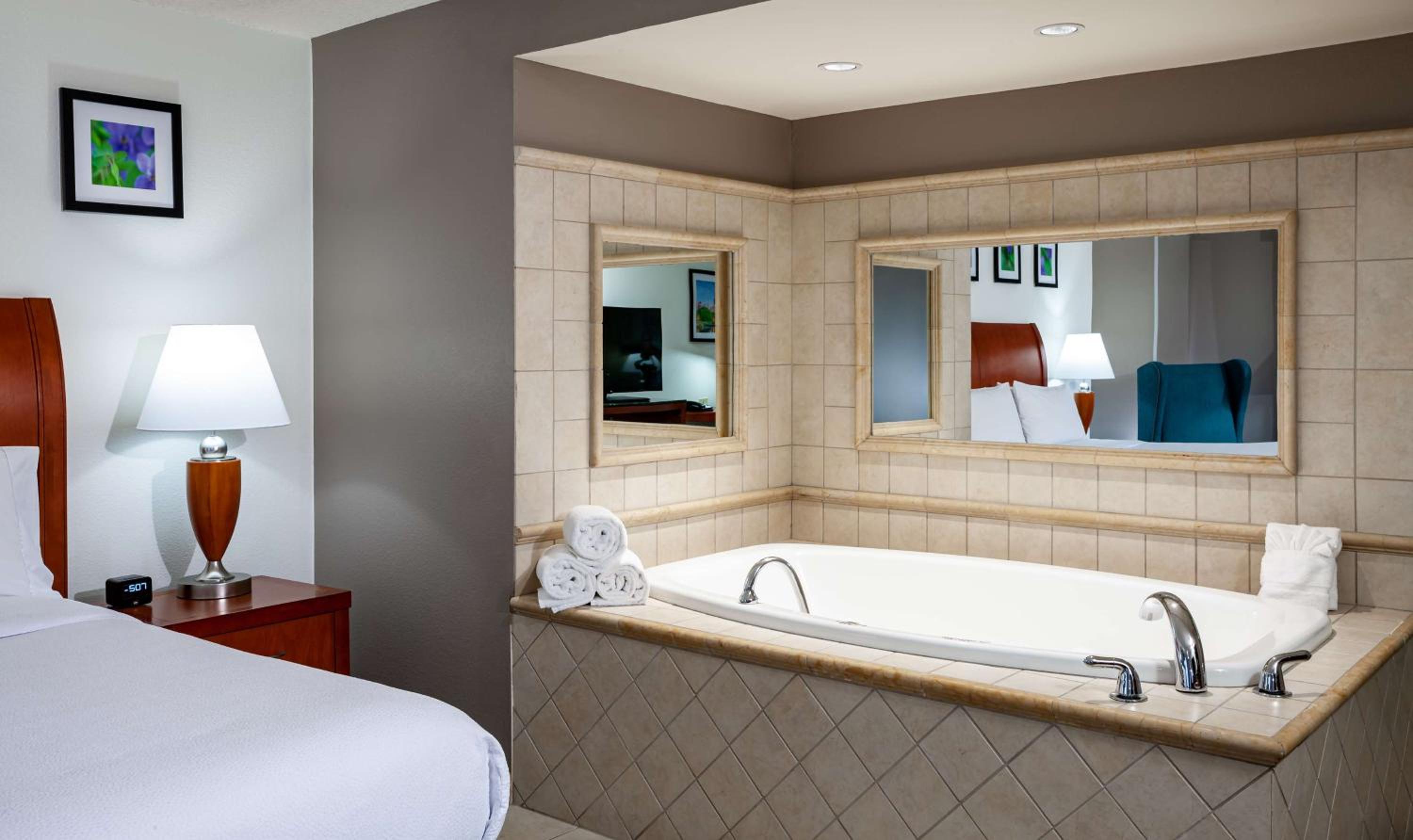 King Room with Whirlpool photo 2