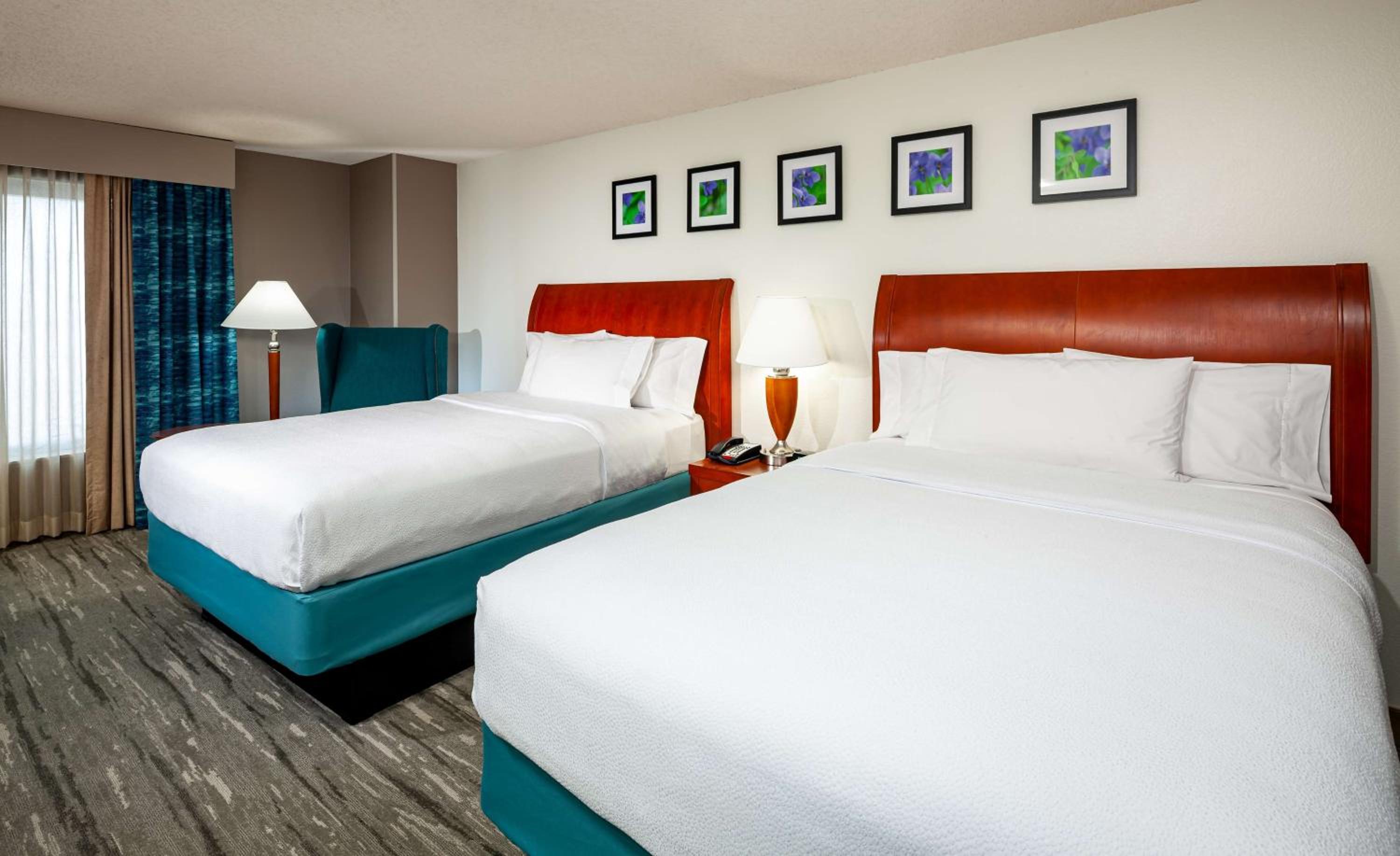 Queen Room with Two Queen Beds - Photo 3