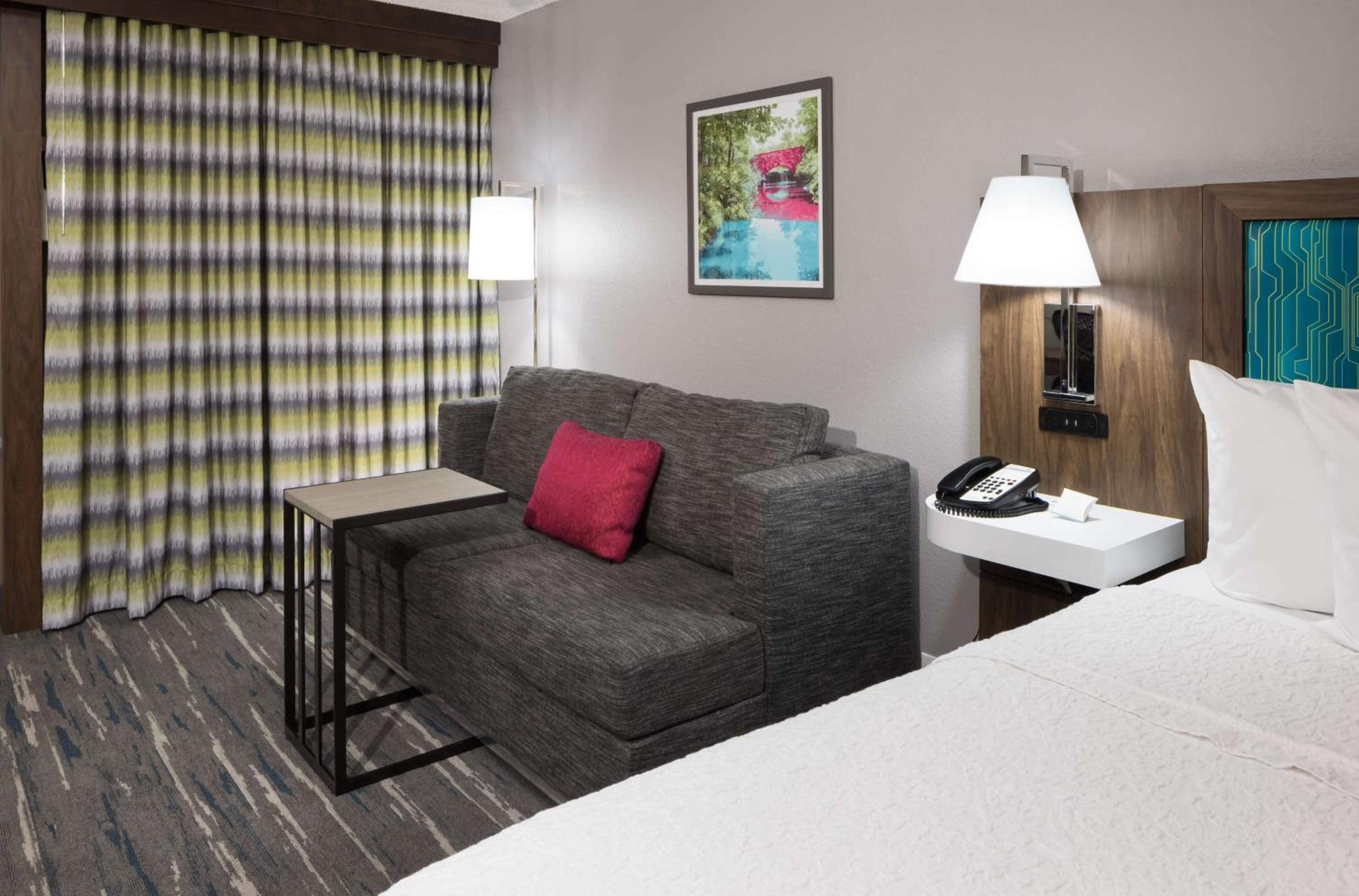 King Room with Sofa Bed and Study - Non-Smoking - Photo 1