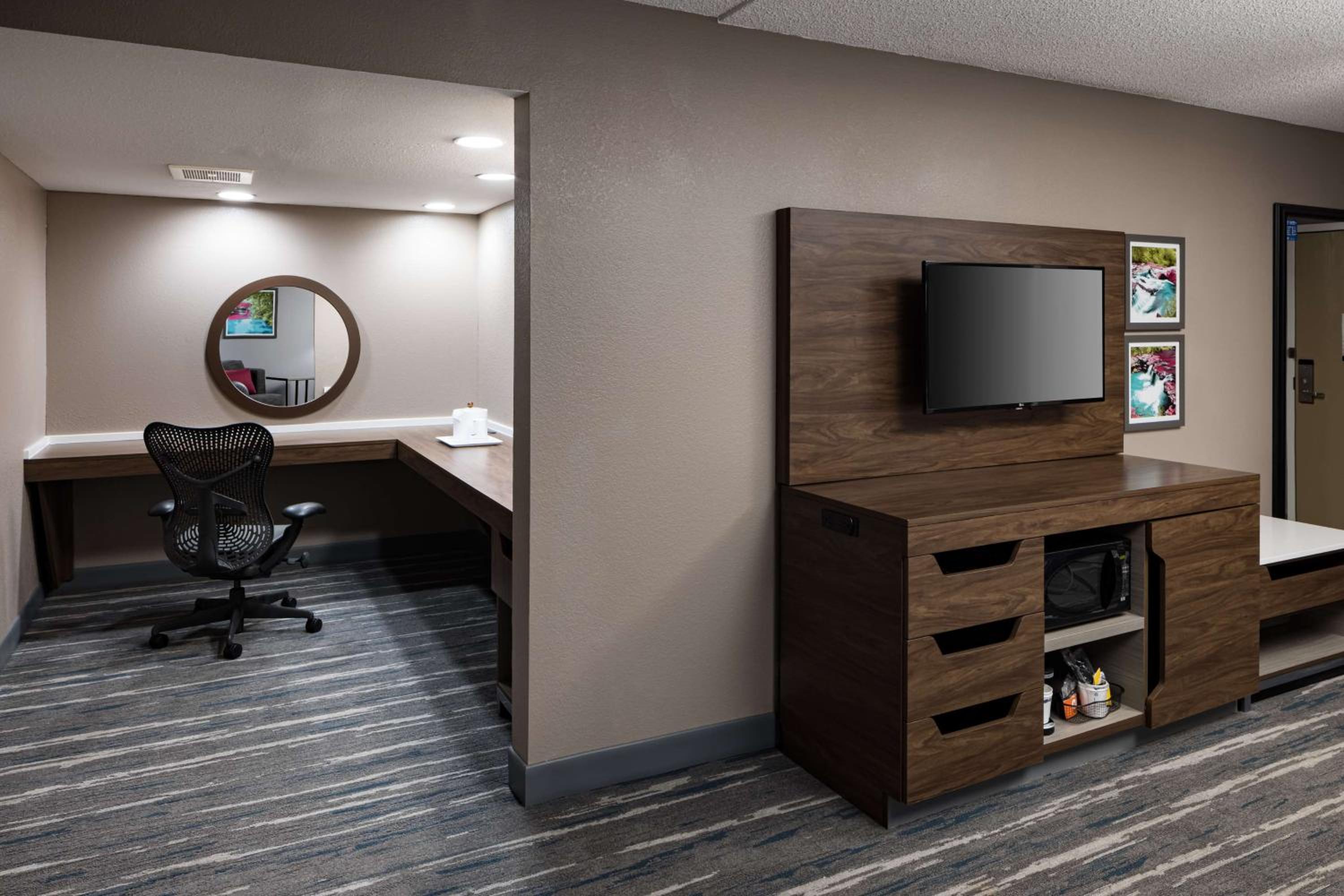 Executive King Room - Non-Smoking - Photo 4