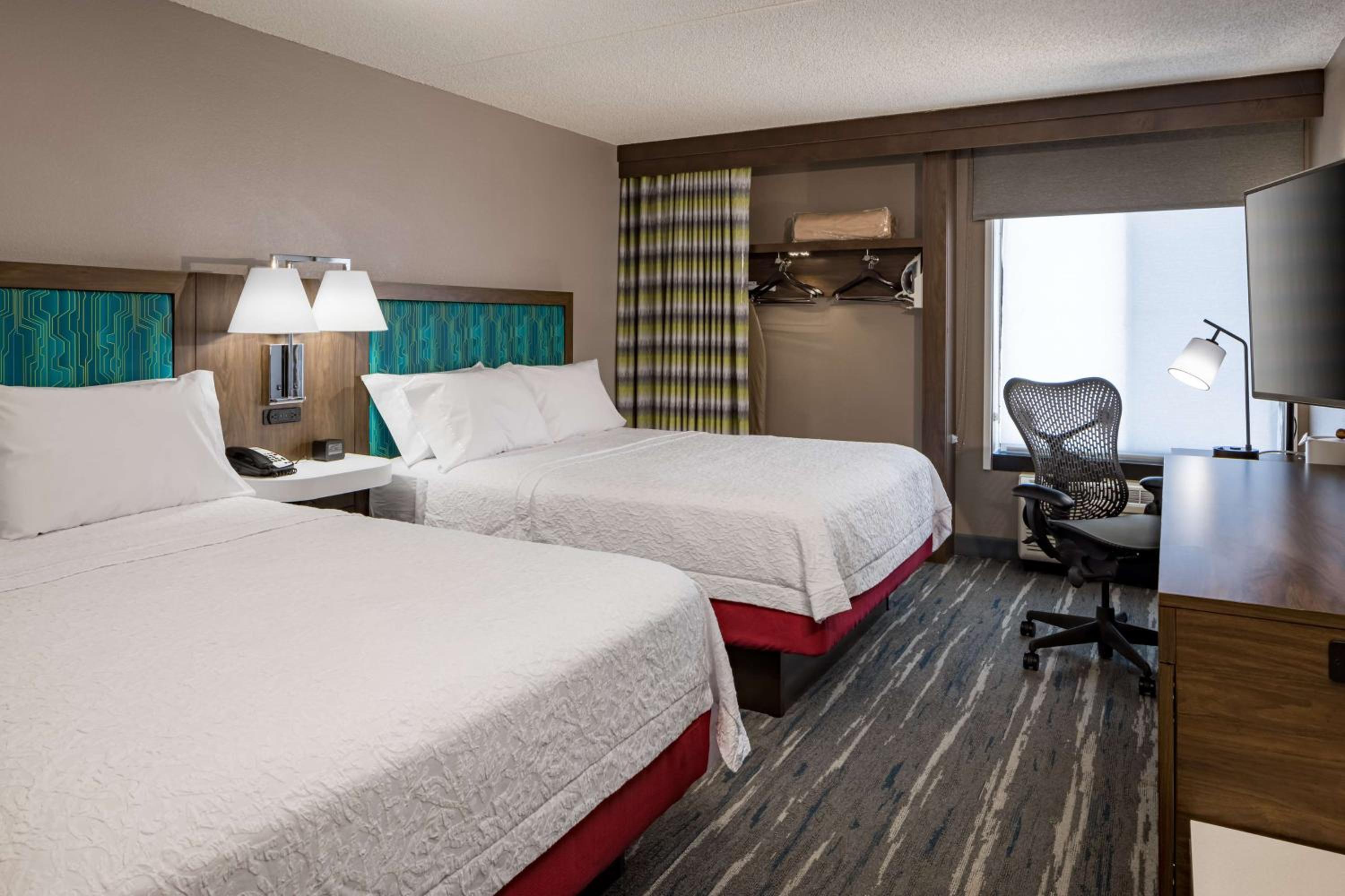 Room with Two Queen Beds - Non-Smoking - Photo 2