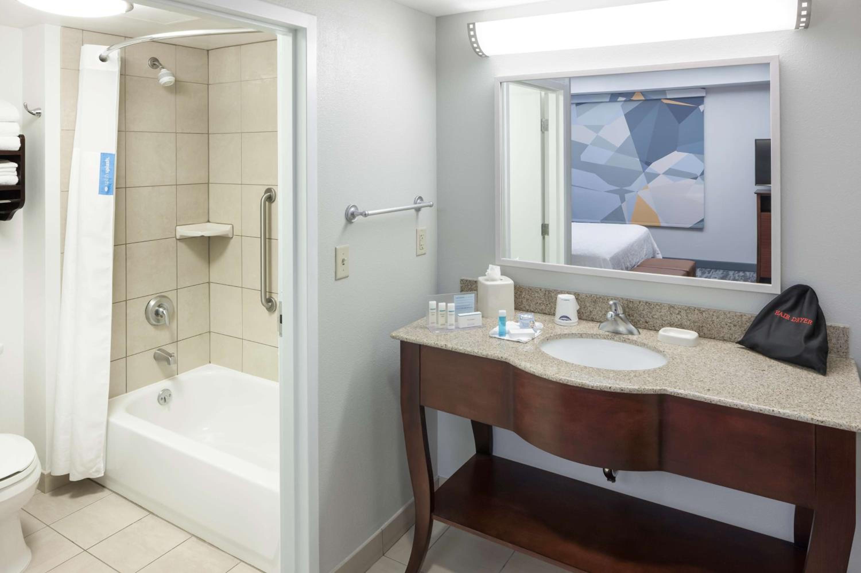 One-Bedroom King Suite - Non-Smoking - Photo 2
