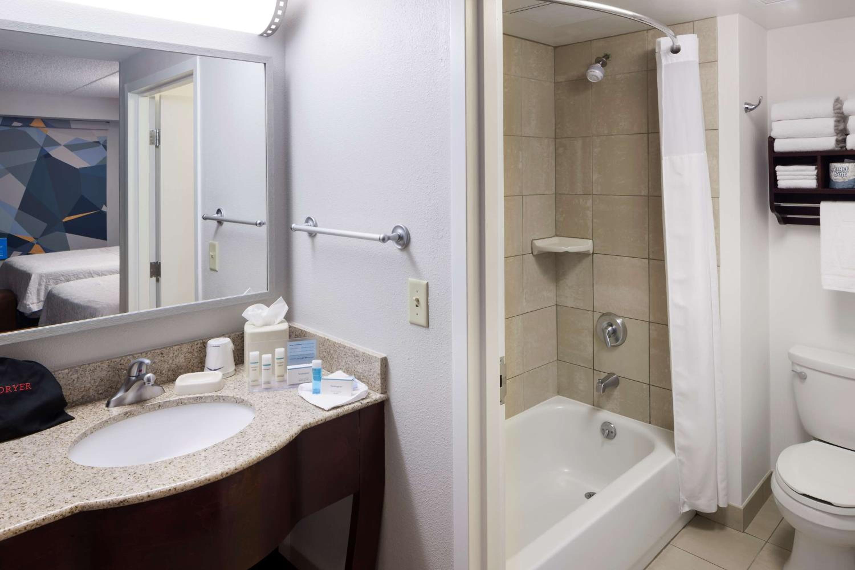 Queen Room with Two Queen Beds - Mobility and Hearing Access/Non-Smoking - Photo 2